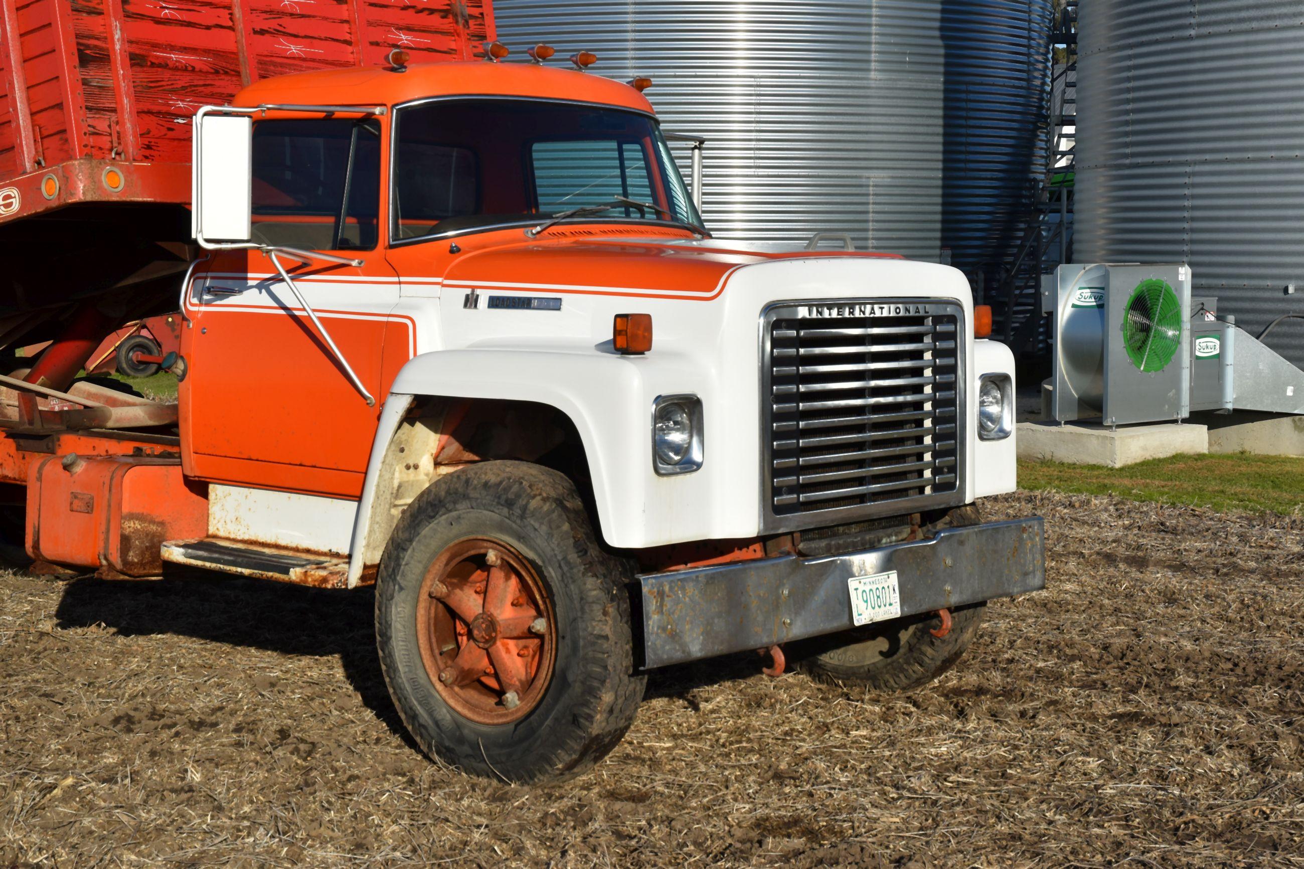 1976 International Loadstar 1700 Grain Truck 404 Gas V8, 5 x 2 Speed, 57,265 Actual Miles, 9.00-20 T
