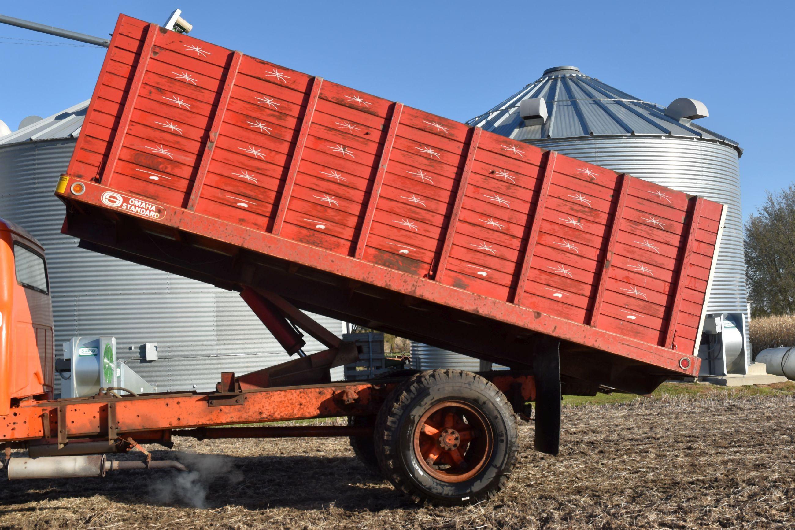 1976 International Loadstar 1700 Grain Truck 404 Gas V8, 5 x 2 Speed, 57,265 Actual Miles, 9.00-20 T