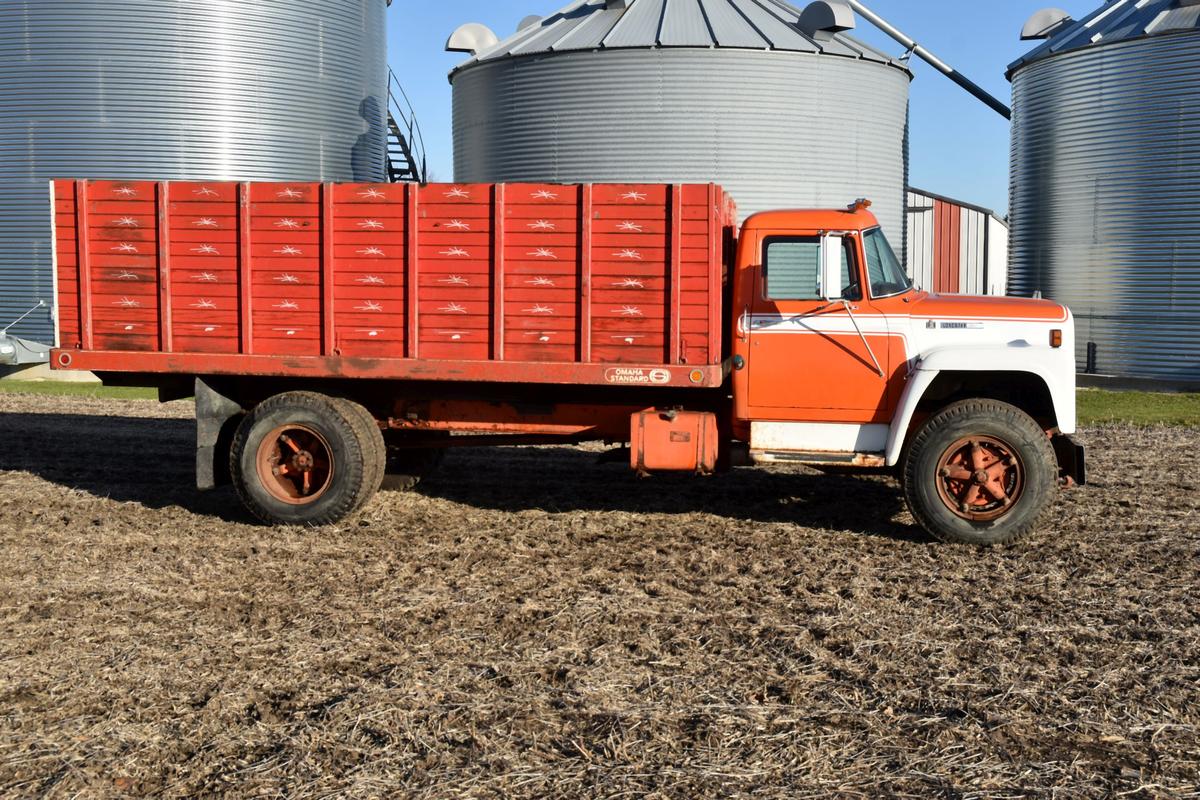 1976 International Loadstar 1700 Grain Truck 404 Gas V8, 5 x 2 Speed, 57,265 Actual Miles, 9.00-20 T