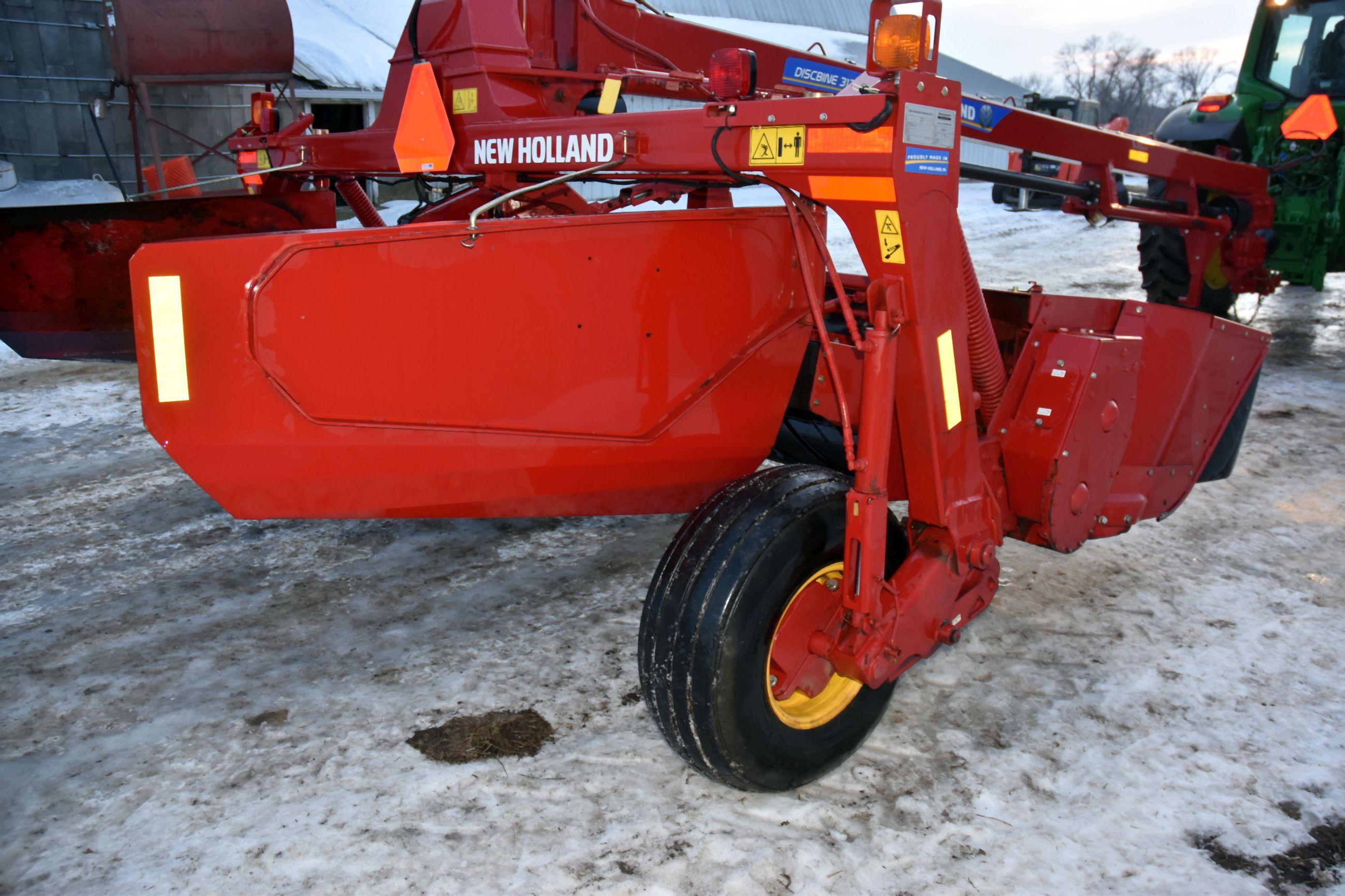 2015 New Holland 313 Mow Max II Center Pivot Discbine, 1000PTO, 13’, Rubber Rolls, Swivel Hitch, Goo