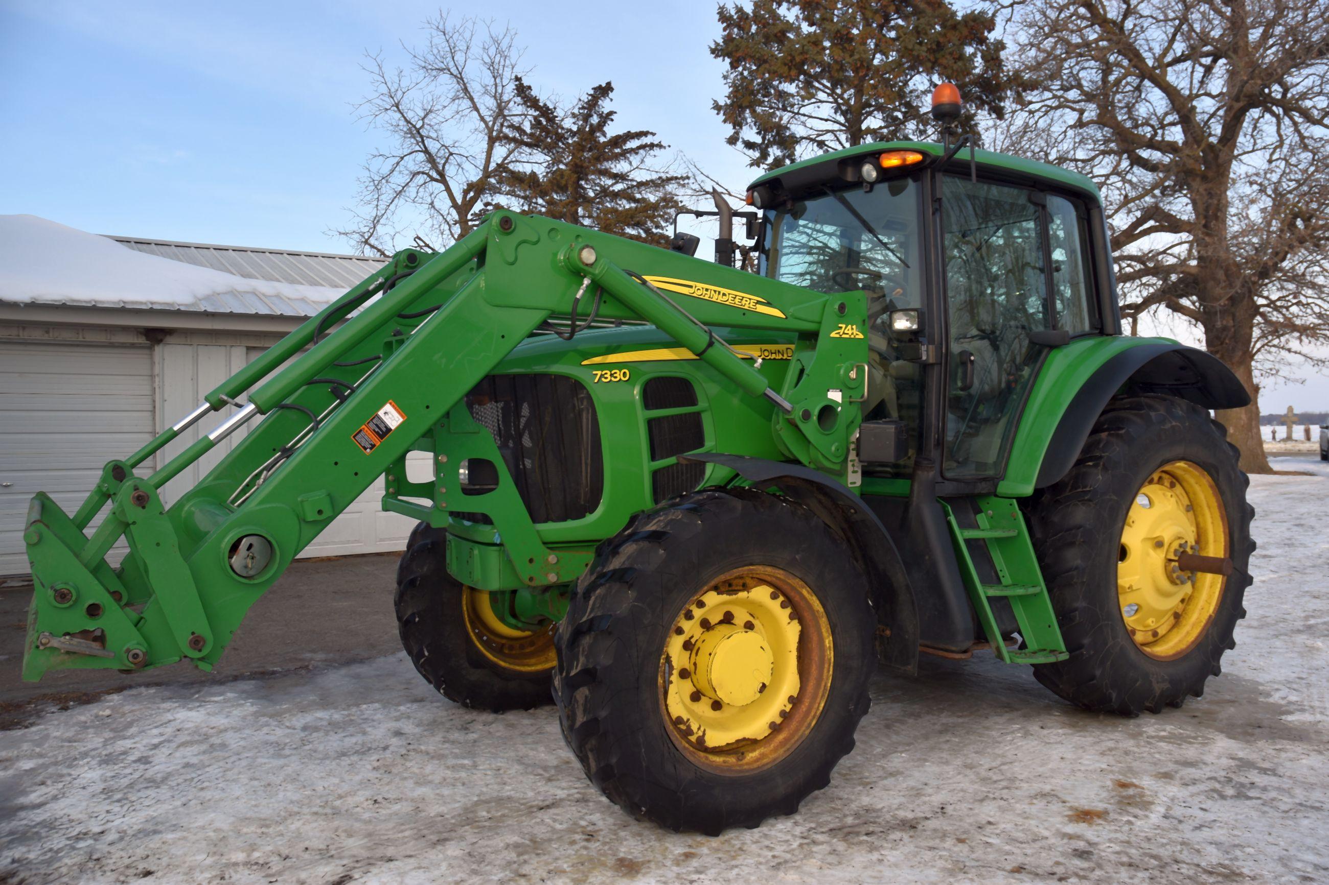 2010 John Deere 7330 MFWD, 3,298 Hours, 20 Speed PowerQuad Plus, 480/80/R38 50%, 3hyd, PTO, Left Han