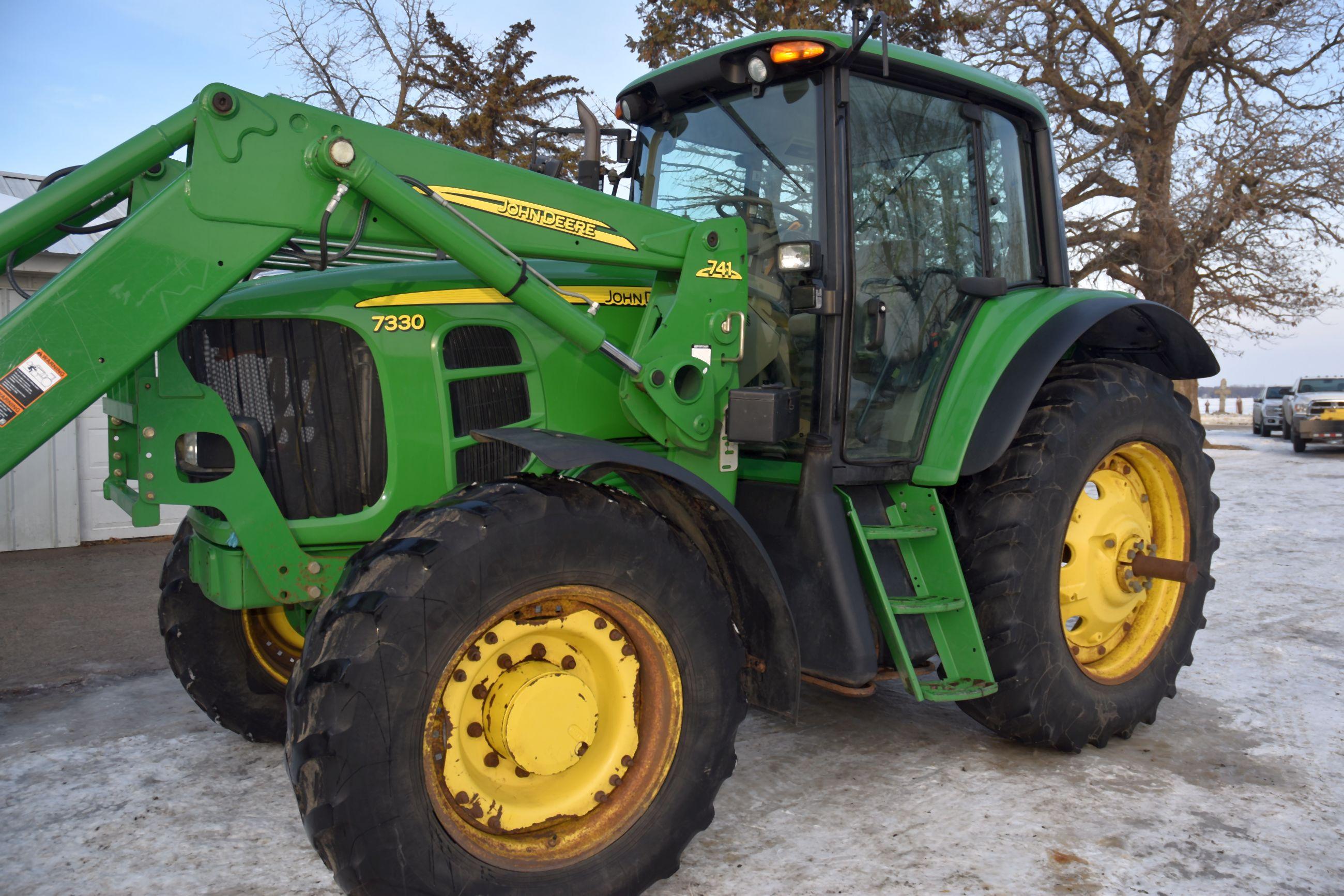 2010 John Deere 7330 MFWD, 3,298 Hours, 20 Speed PowerQuad Plus, 480/80/R38 50%, 3hyd, PTO, Left Han