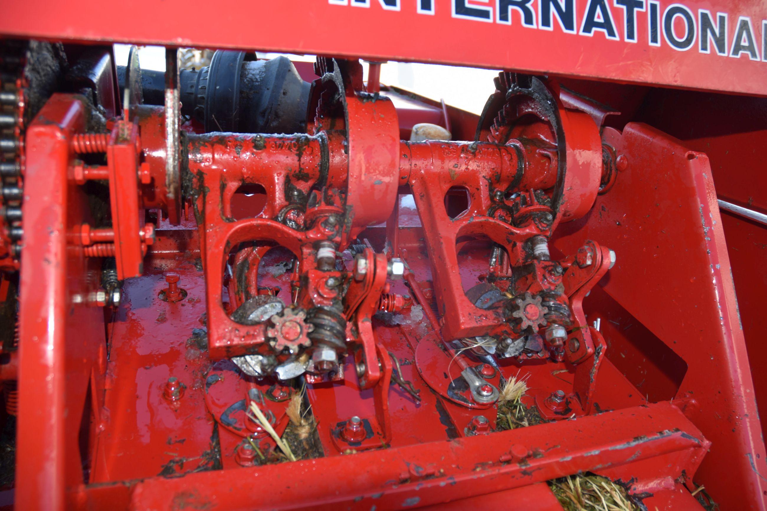 Case IH 8530 Inline Small Square Baler, 540PTO, 8511 Hydrualic Thrower, Good Condition, SN: CFH00199