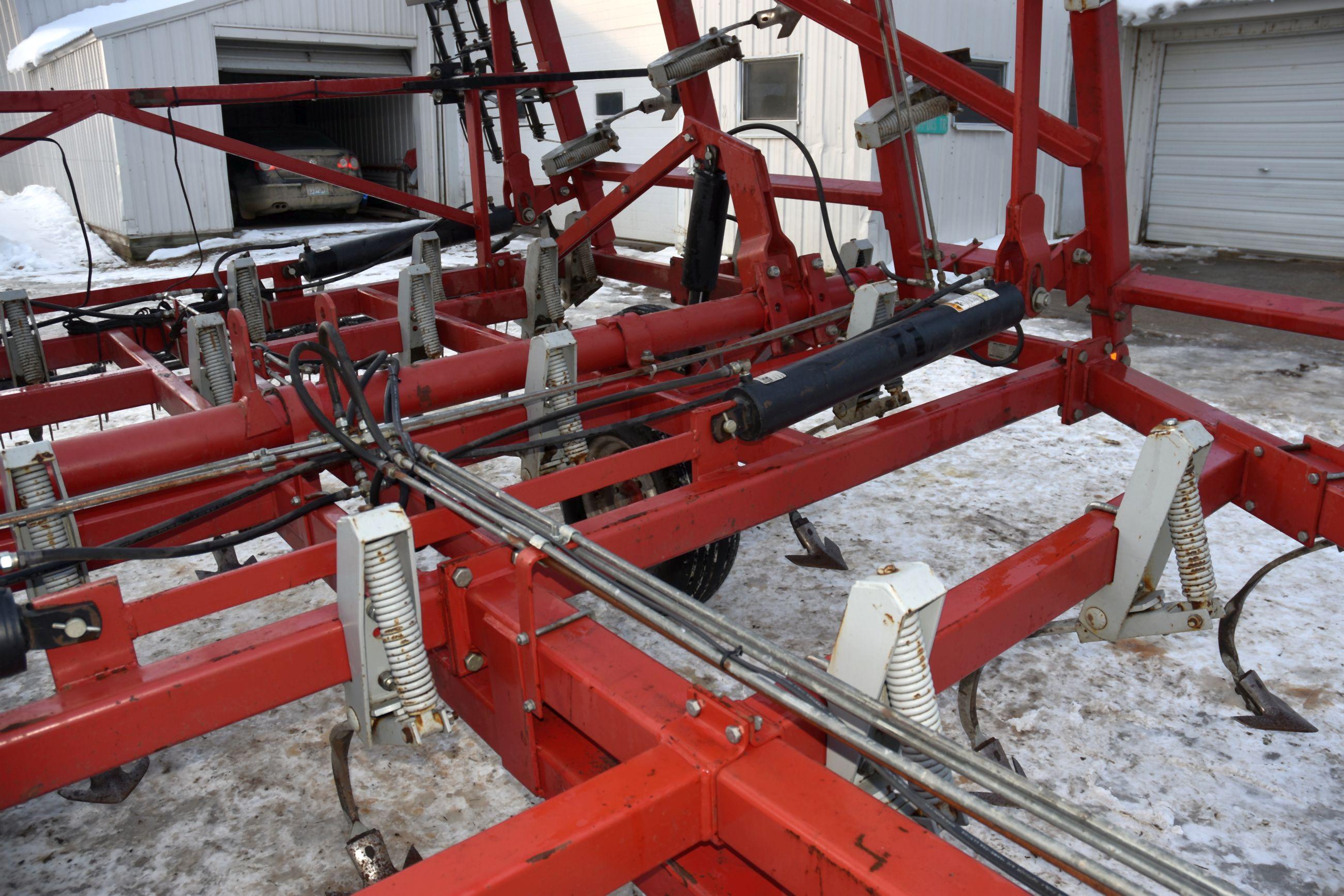 Wil-Rich 3400 Field Cultivator, 32.5’, 14’ Main Frame, 4 Bar Harrow, Light Kit, Gauge Wheels, Walkin