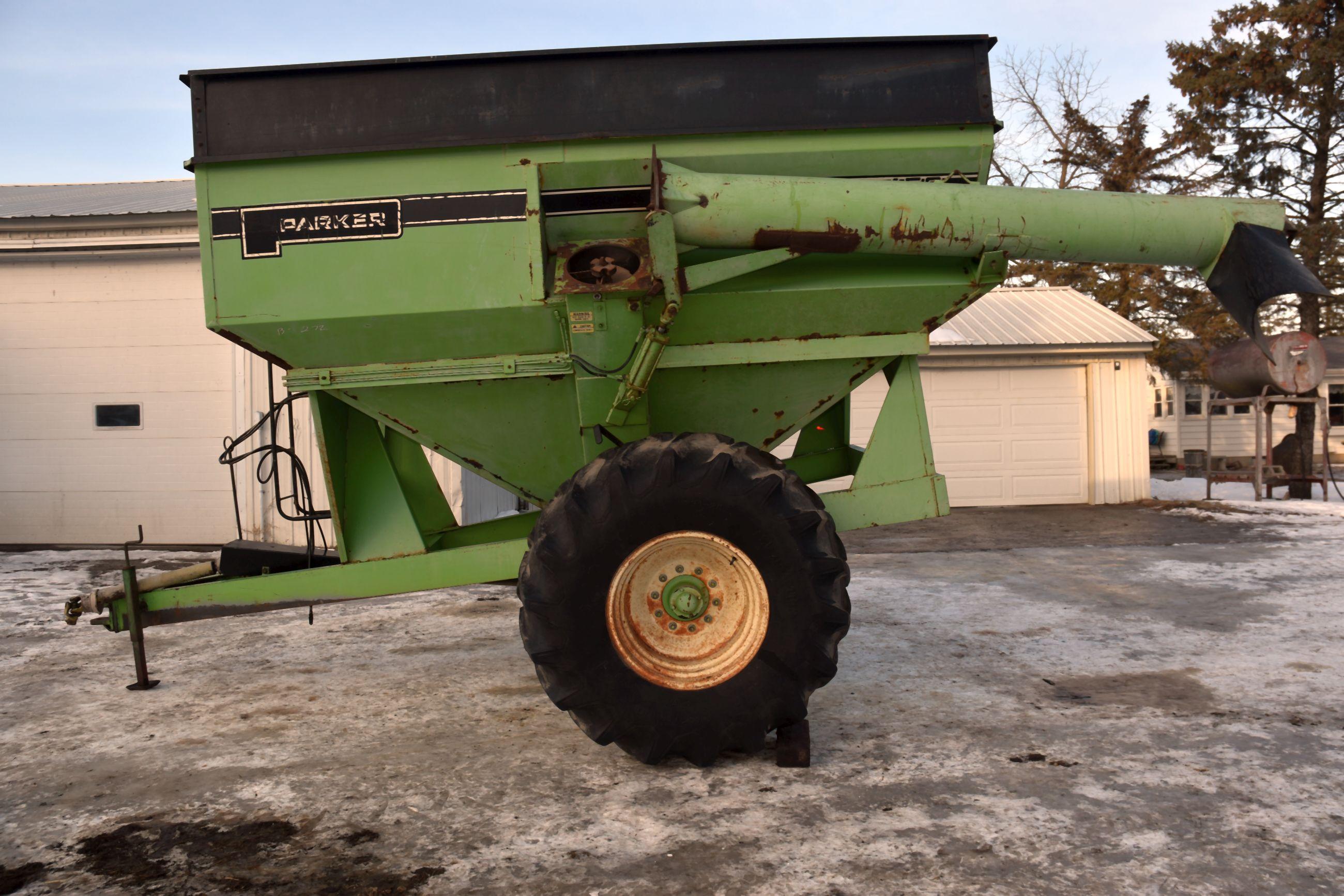 Parker 450 Grain Cart, 1000PTO, 23.1-26 Tires, Center Auger, Unload Auger Brase Has Been Welded