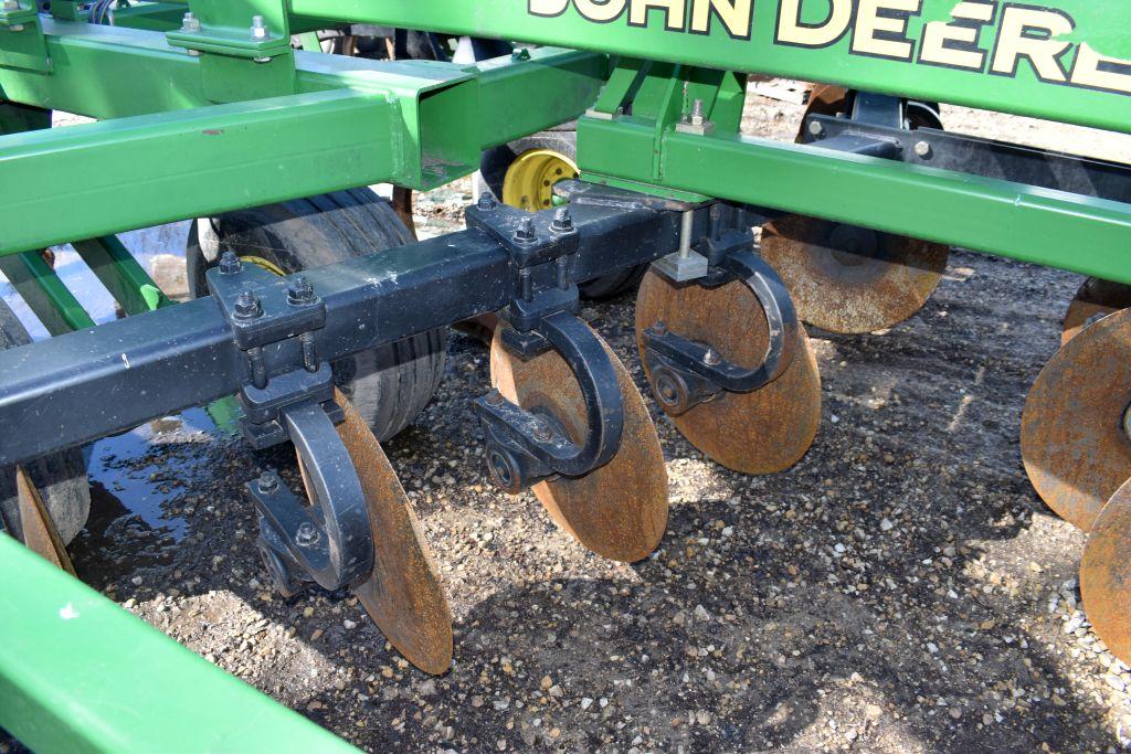 John Deere 2700 Ripper, 7 Shank, Depth Control, Hydraulic Rear Disc Leveler, Double Disc Front, Walk