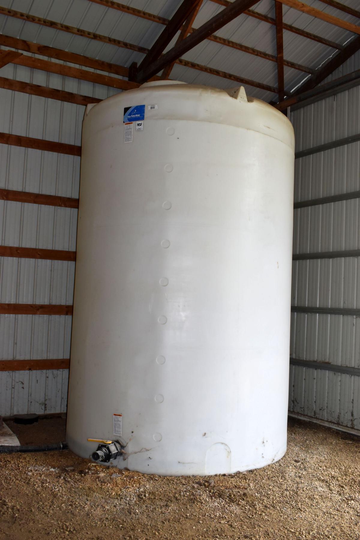 Ace-Roto Mold 5,000 Gallon Vertical Poly Tank, Banjo Valve