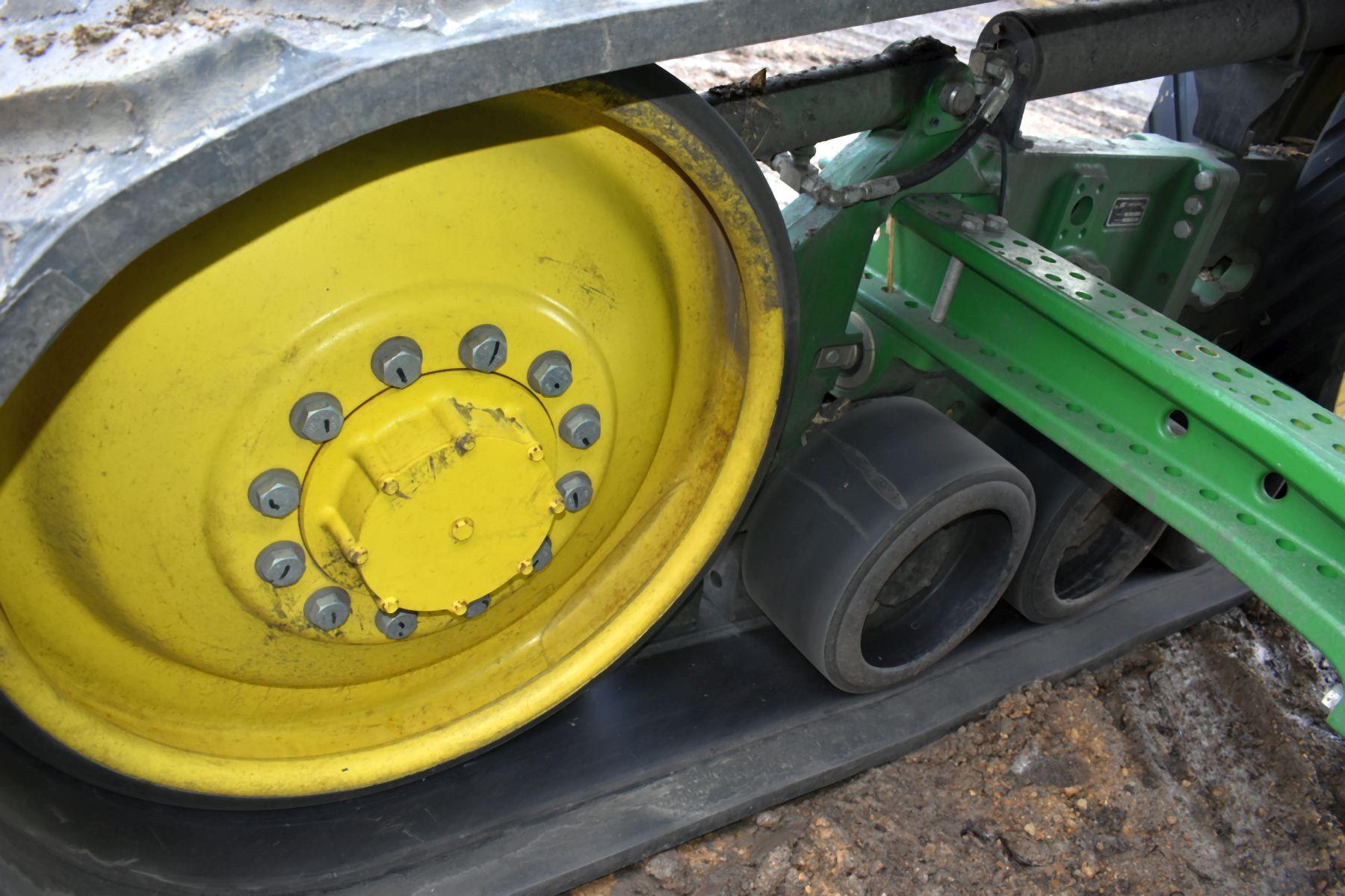 2013 John Deere 8335RT, 3,067 Hours, GS3 Command Center, 3pt, Large 1000PTO, Power Shift, 30” Tracks