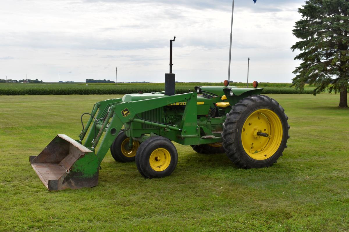 1979 John Deere 2640 Diesel Open Station With John Deere 146 Loader, 7' Loader Bucket, 15.5-38 Tires