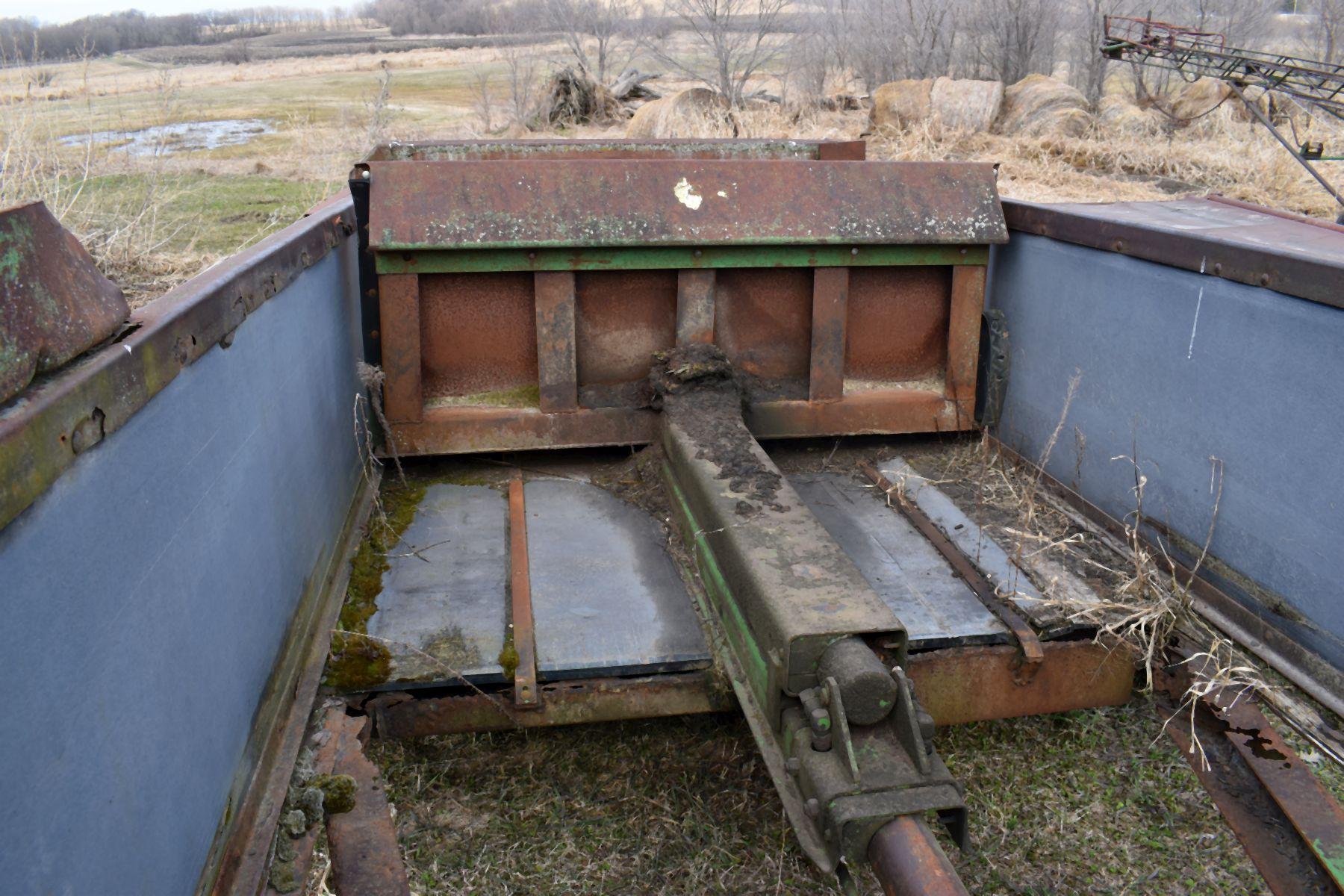 John Deere 780 Hydro Push Manure Spreader, Tandem Axle, Slop Gate, Poly Floor & Sides, Parts Machine