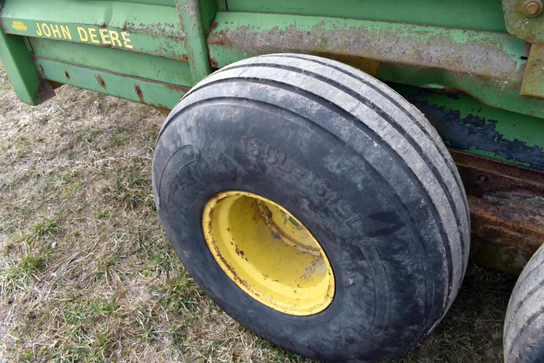 John Deere 780 Hydro Push Manure Spreader, Tandem Axle, Slop Gate, Poly Floor & Sides, Parts Machine