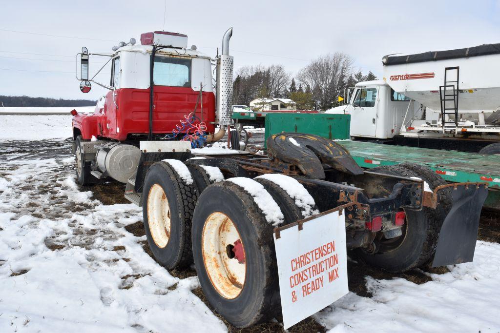 1973 Mack Model RS700L Day Cab Semi, Tandem Axle,