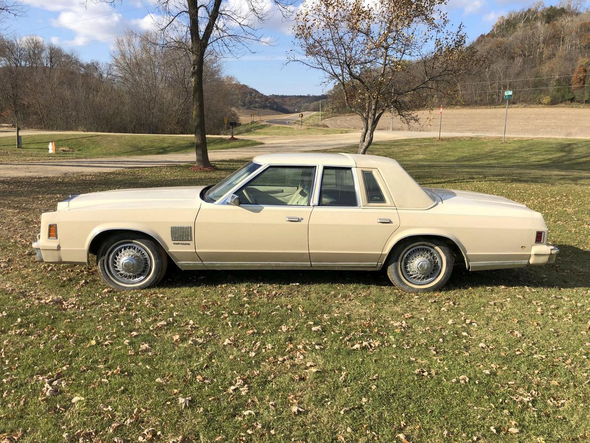 1979 Chrysler New Yorker 4 Door Car, 95,950 Miles Showing, Vinyl Top, Leather Interior, 360ci Engine