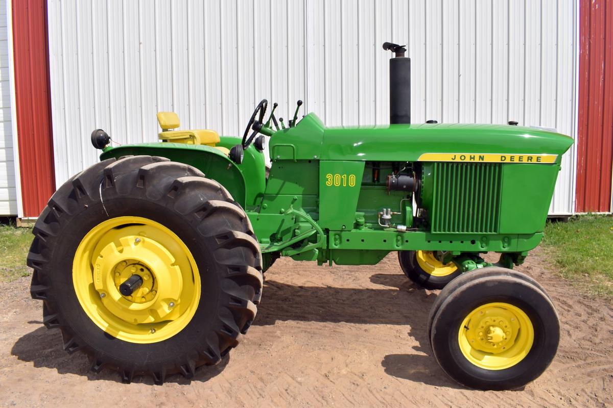 1961 John Deere 3010 Row Crop Utility Tractor, Gas, Wide Front, Open Station, Single hydraulic, 16.9