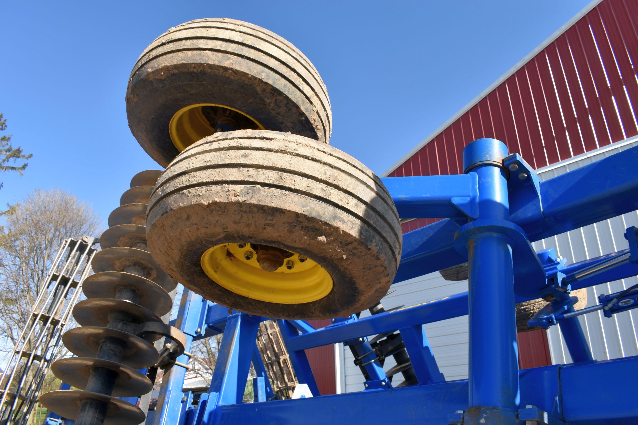 Landoll 7431-23 VT Plus 23’ Vertical Tillage Tool, Depth Control, 22” Blades, Walking Tandems All Ar