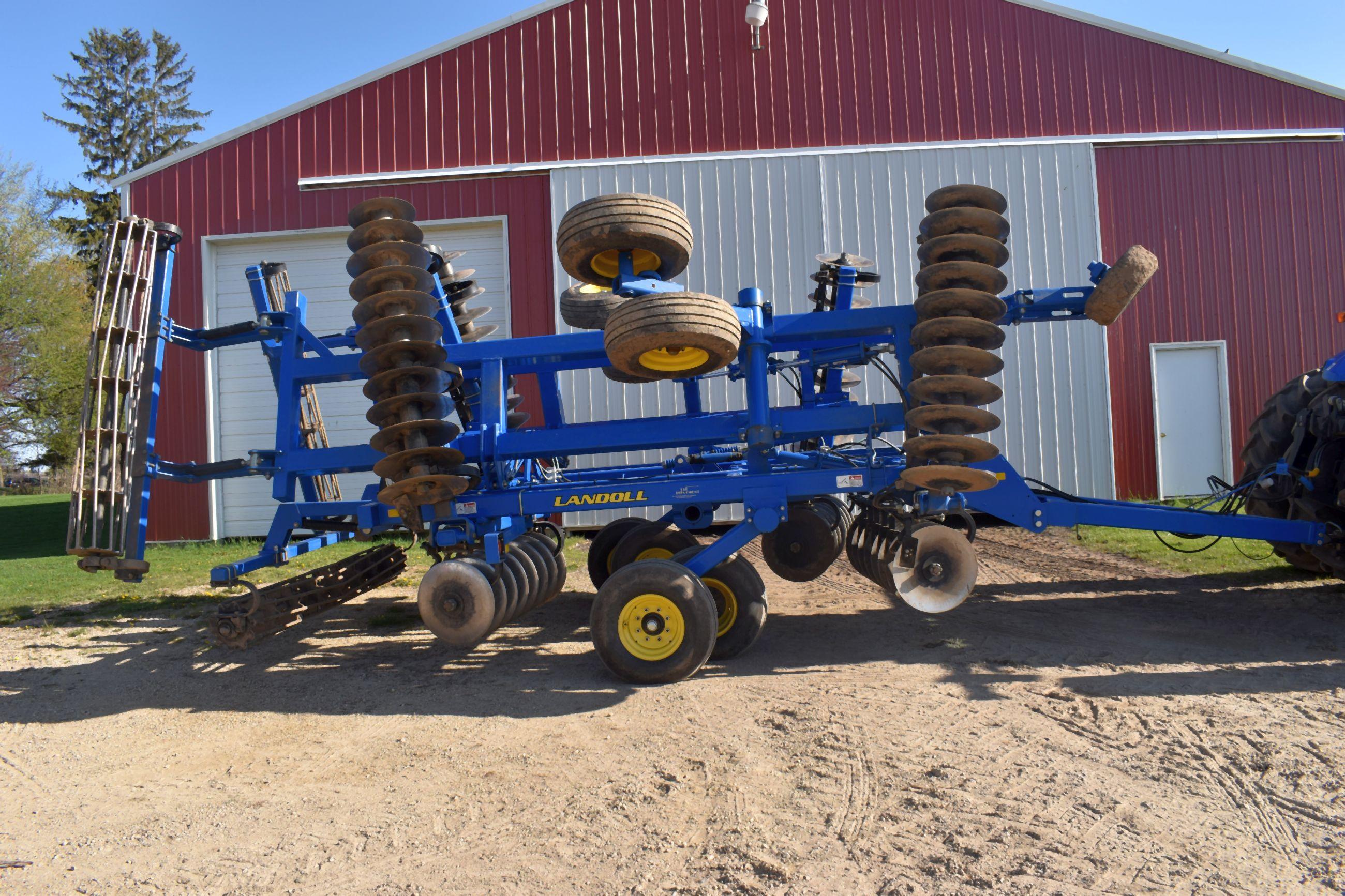 Landoll 7431-23 VT Plus 23’ Vertical Tillage Tool, Depth Control, 22” Blades, Walking Tandems All Ar