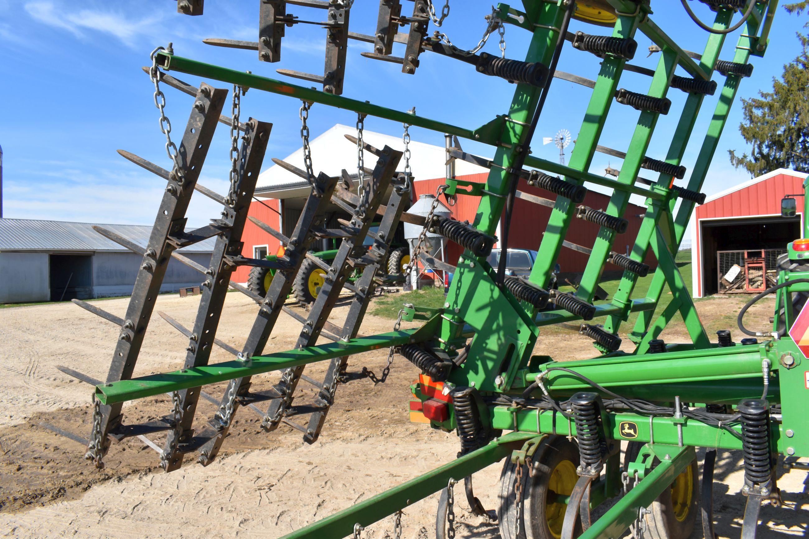 John Deere 980 Field Cultivator, 34.5’, Depth Control,Walking Tandems All Around, Clean, Knock Offs,