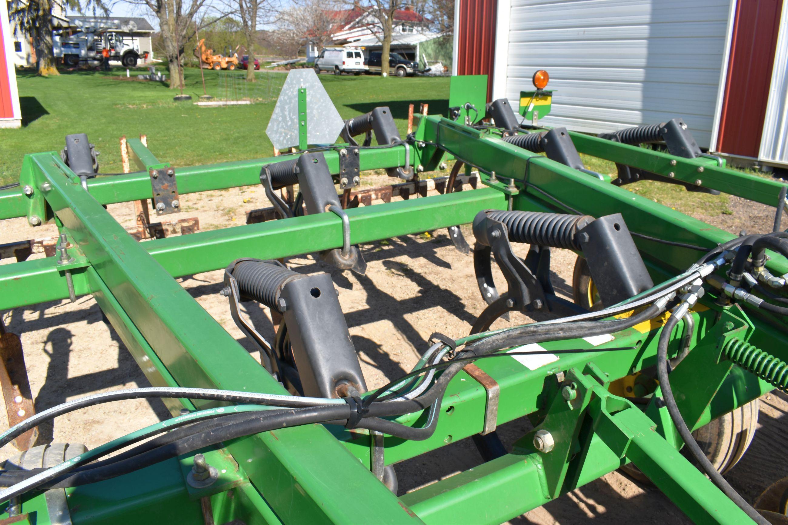 John Deere 714 Disk Chisel, 11 Shank, Hydraulic Front Gang, Depth Control, Walking Tandems, Rear Bus