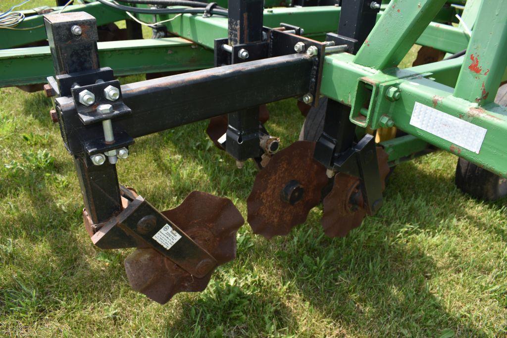 John Deere 1610 Chisel Plow Frame With Unverferth Zone Builder Fluted Coulters, 30’, Vertical Tillag