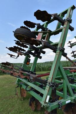 John Deere 1610 Chisel Plow Frame With Unverferth Zone Builder Fluted Coulters, 30’, Vertical Tillag