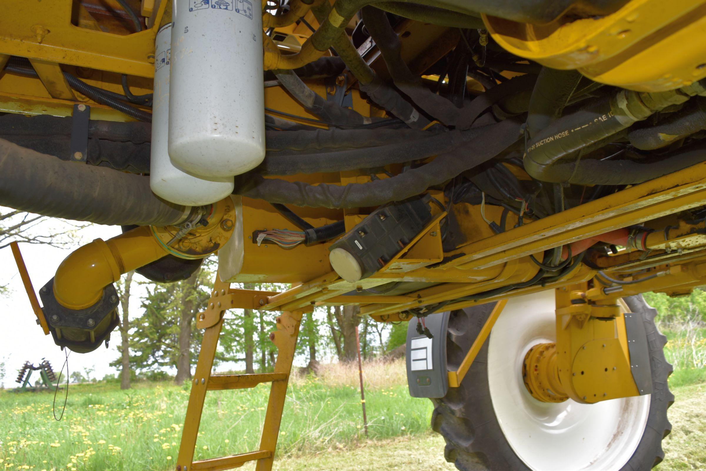 2006 Ag-Chem 1074 Self Propelled Crop Sprayer, 3429 Hours, 1100 Gallon Stainless Steel Tank, 90’ Boo