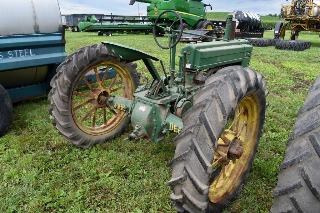 John Deere B Tractor, Styled, N/F, Flat Spoke Rims, Motor Free, Non Running, PTO, No Drawbar, SN: 80