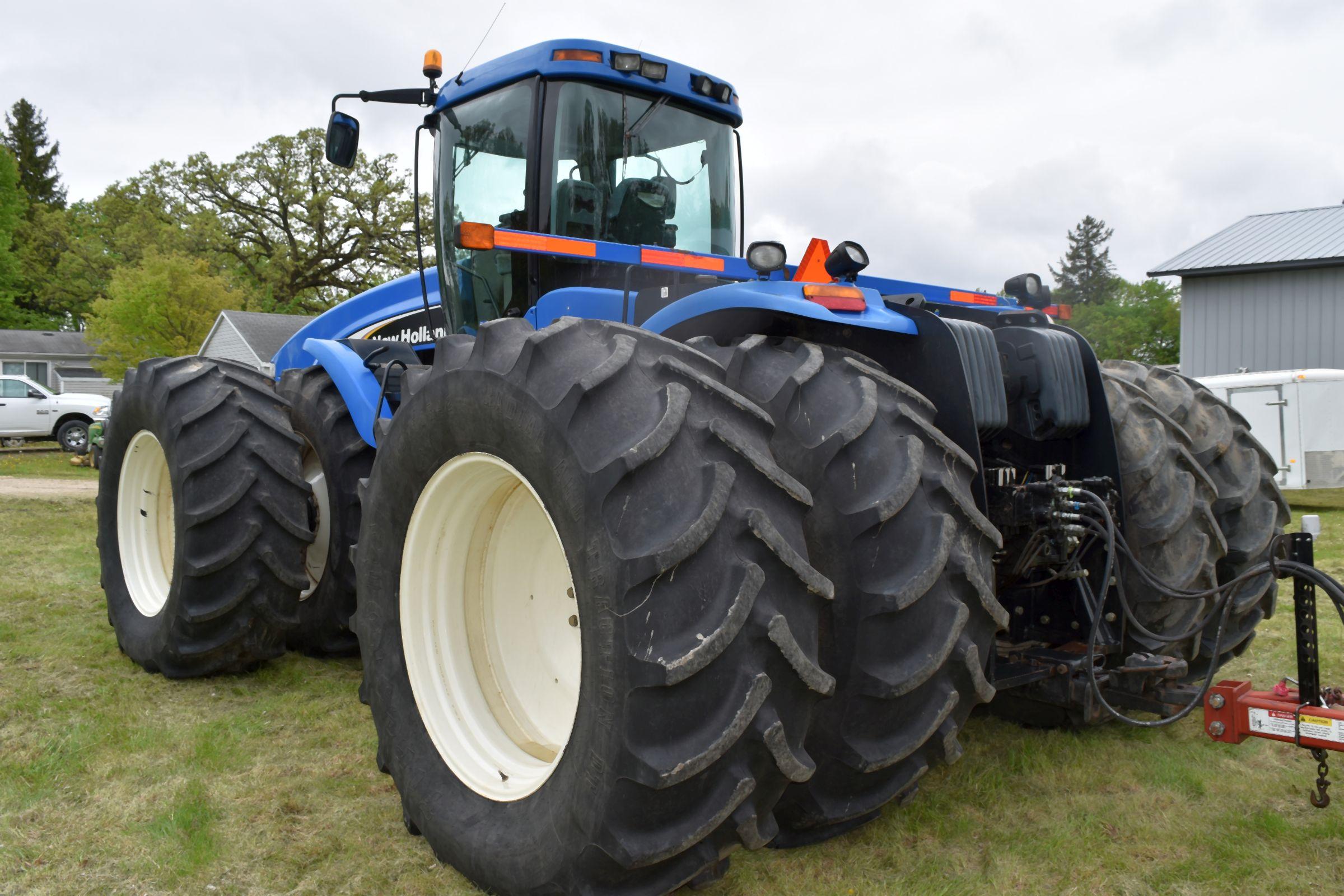 2005 New Holland TJ425 4x4 Cummins QSX-15 Diesel, 4278hrs, Bare Back, 16sp P/S, 5 Hydraulics, Rear W