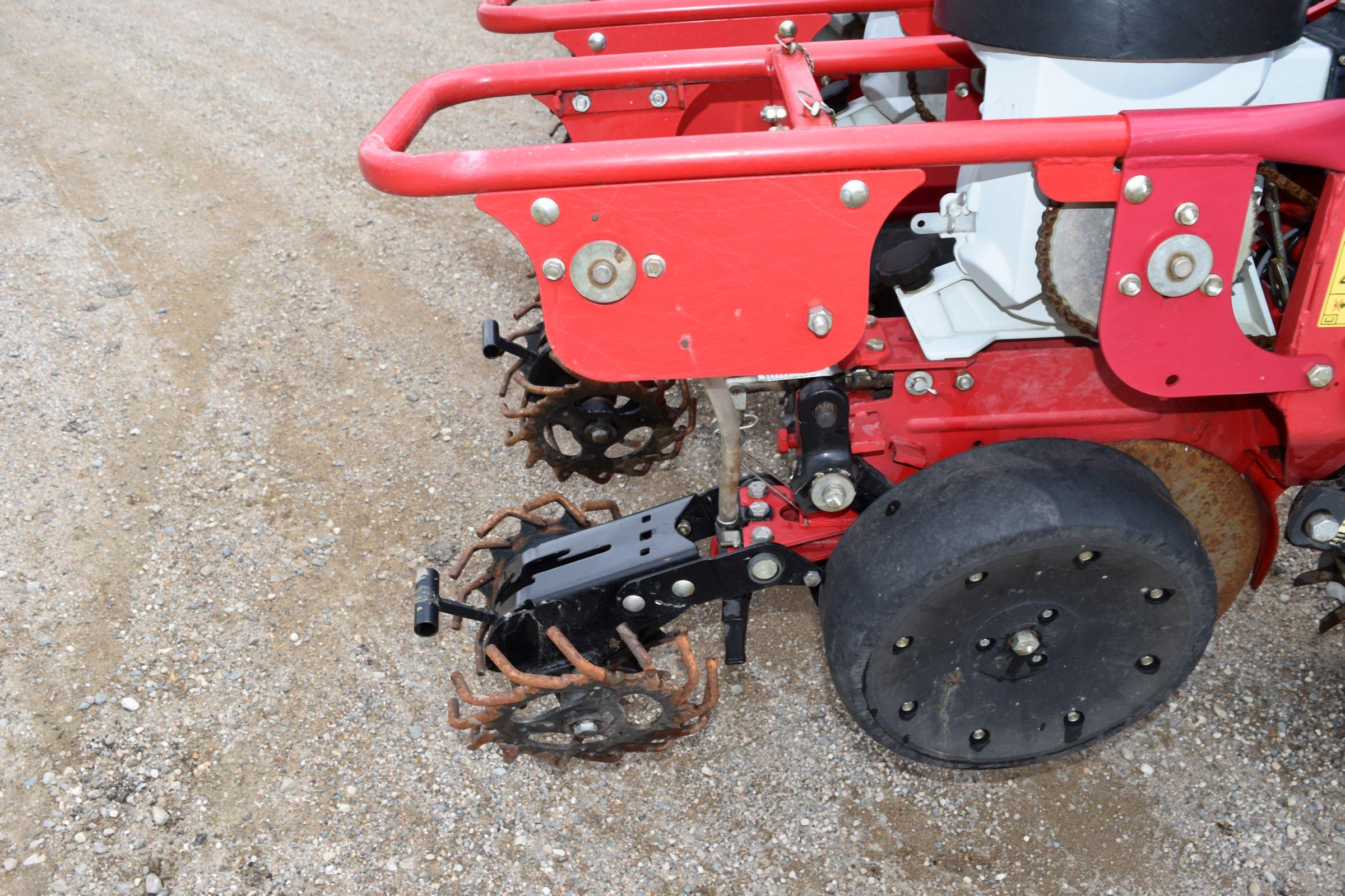 2013 Massey Ferguson 8520 Planter 24 Row, 22” Liquid Fertilizer, Insecticide, Center Fill, 20/20 Air