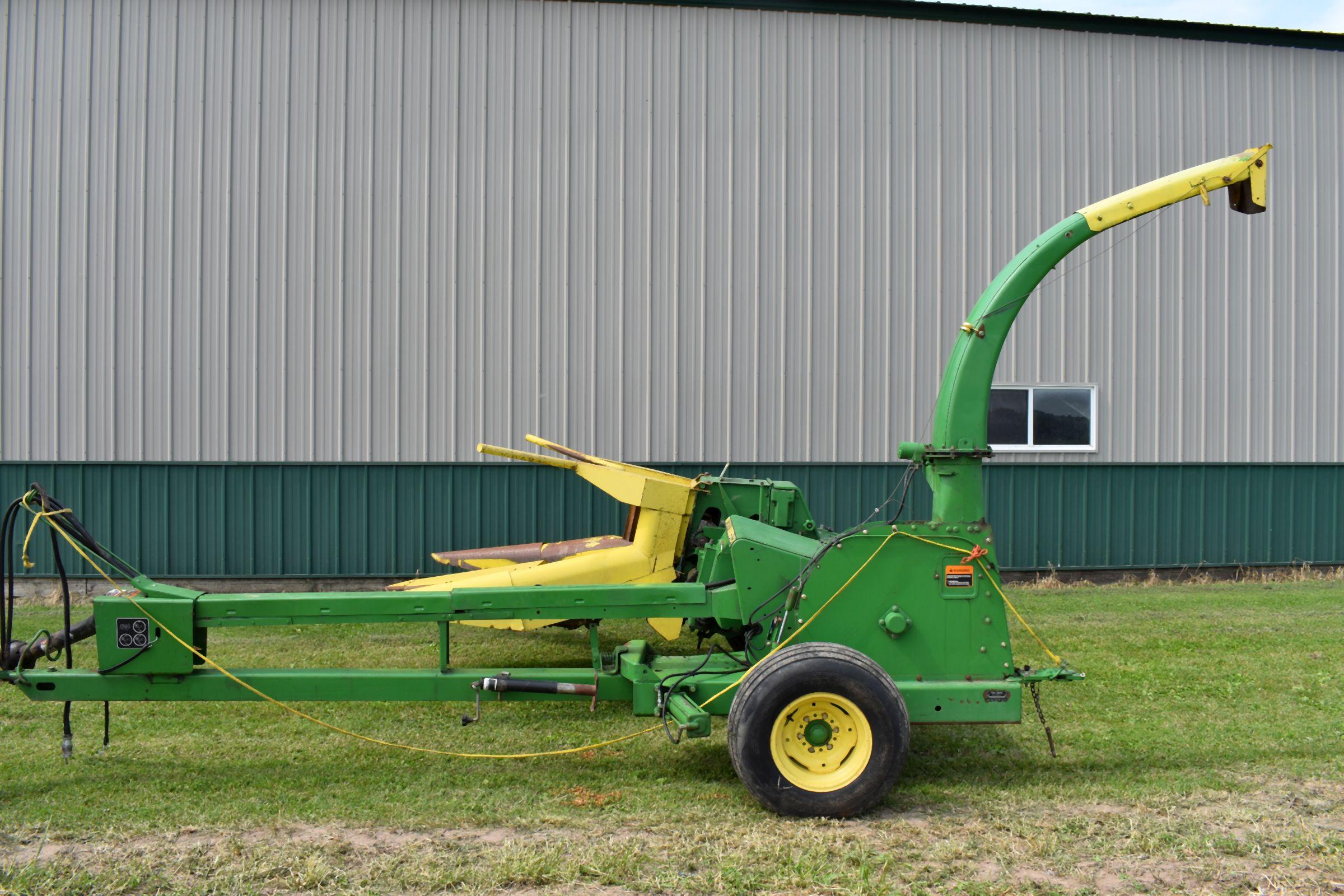 John Deere 3950 Forage Harvestor, Hyd Swing Hitch, Hyd Spout, 1000PTO, 2 Row 36” Corn Head, 6’ Hay H