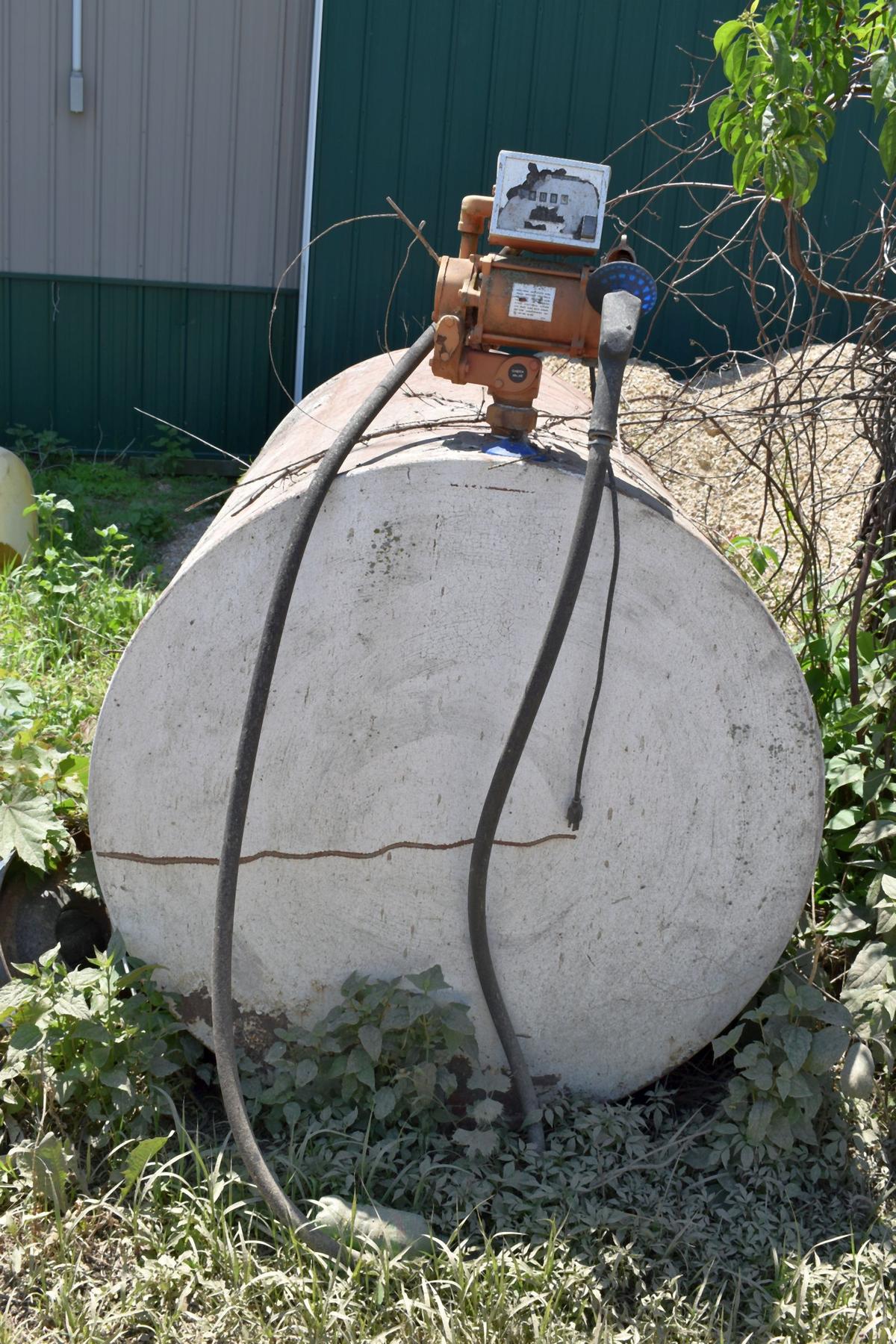 550 Gallon Fuel Tank With Gas Boy Pump