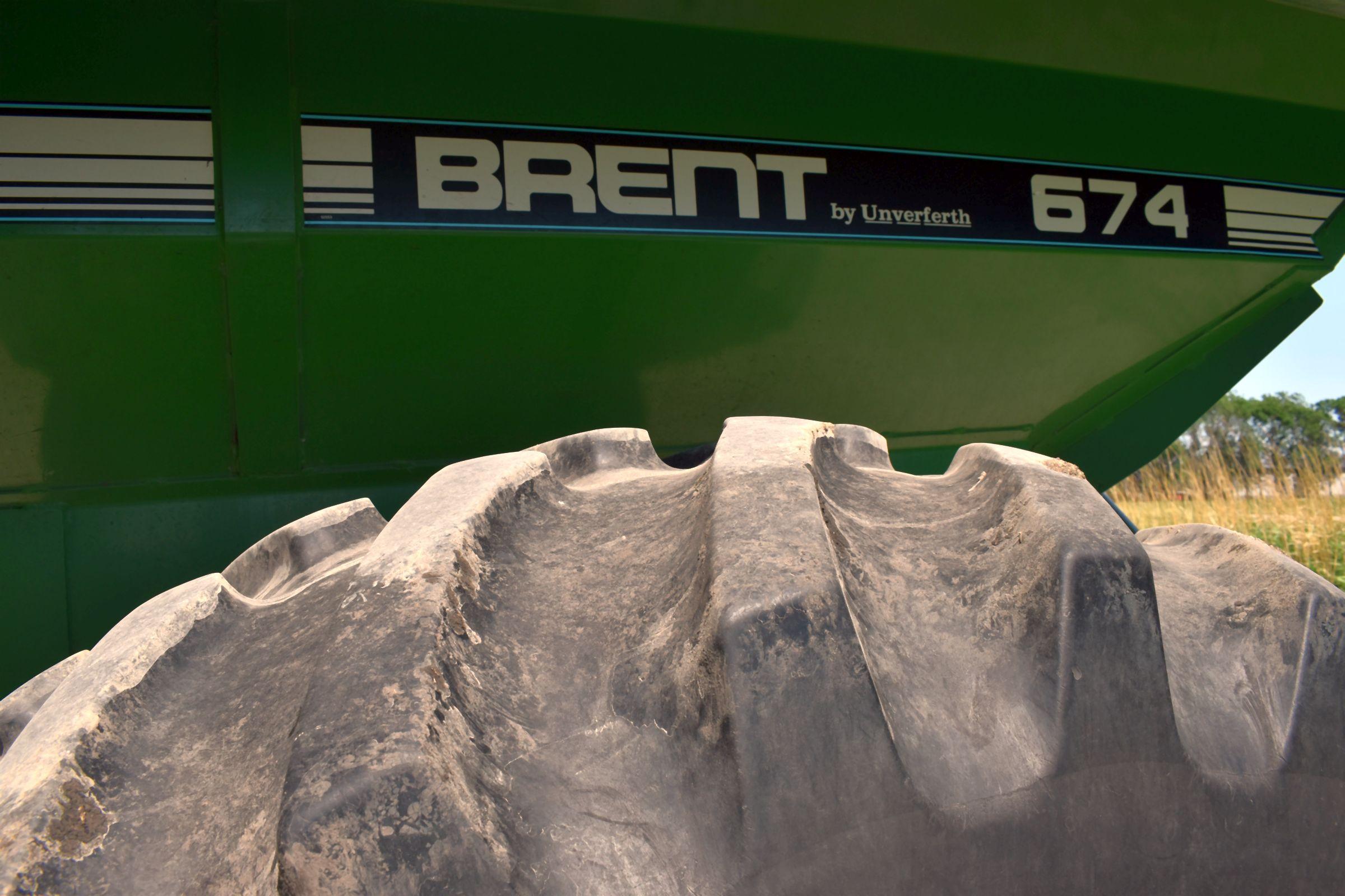 Brent 674 Grain Cart, 1000PTO, Roll Tarp, 30.5-32 Tires, Corner Auger, 16" Unload Auger, SN: 419-532