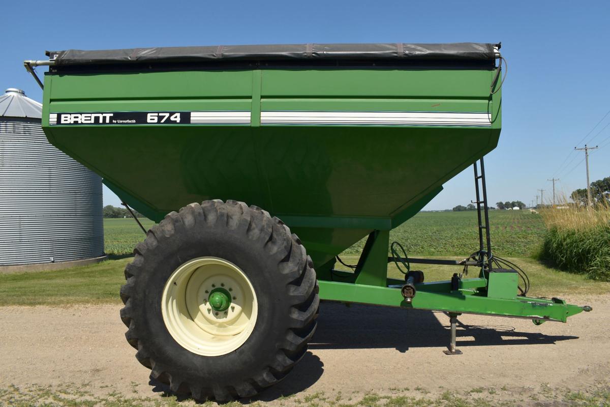 Brent 674 Grain Cart, 1000PTO, Roll Tarp, 30.5-32 Tires, Corner Auger, 16" Unload Auger, SN: 419-532