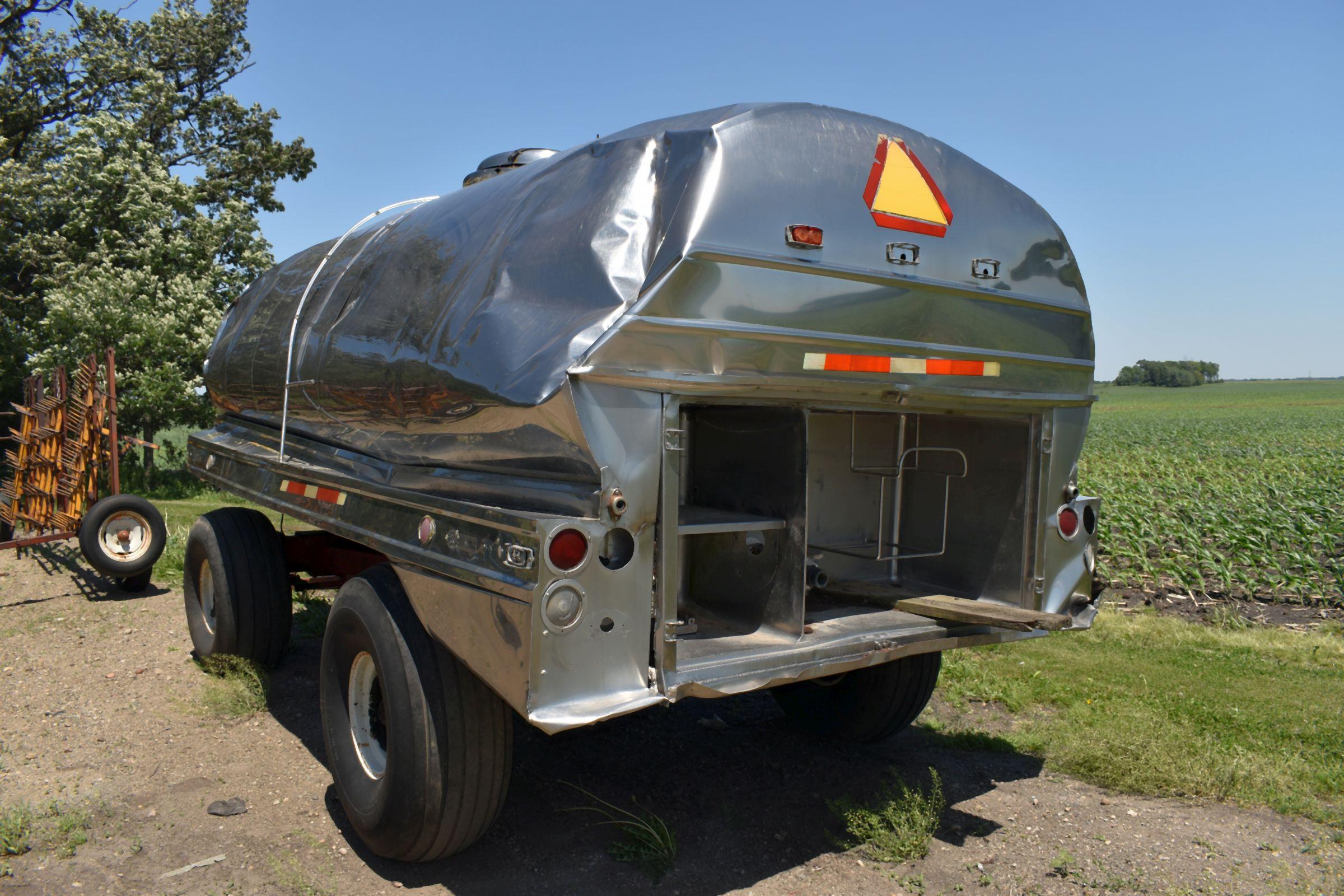 2600 Gallon Stainless Steel Tanker/Water Wagon On E-Z Trail 12 Ton Gear With Rear Brakes