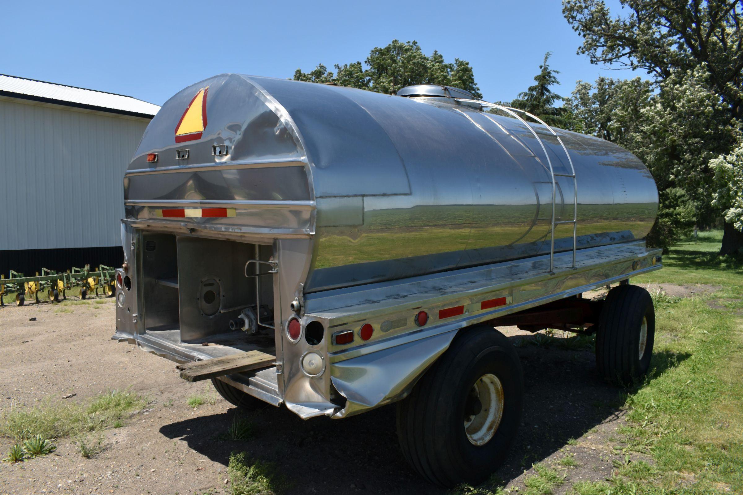 2600 Gallon Stainless Steel Tanker/Water Wagon On E-Z Trail 12 Ton Gear With Rear Brakes