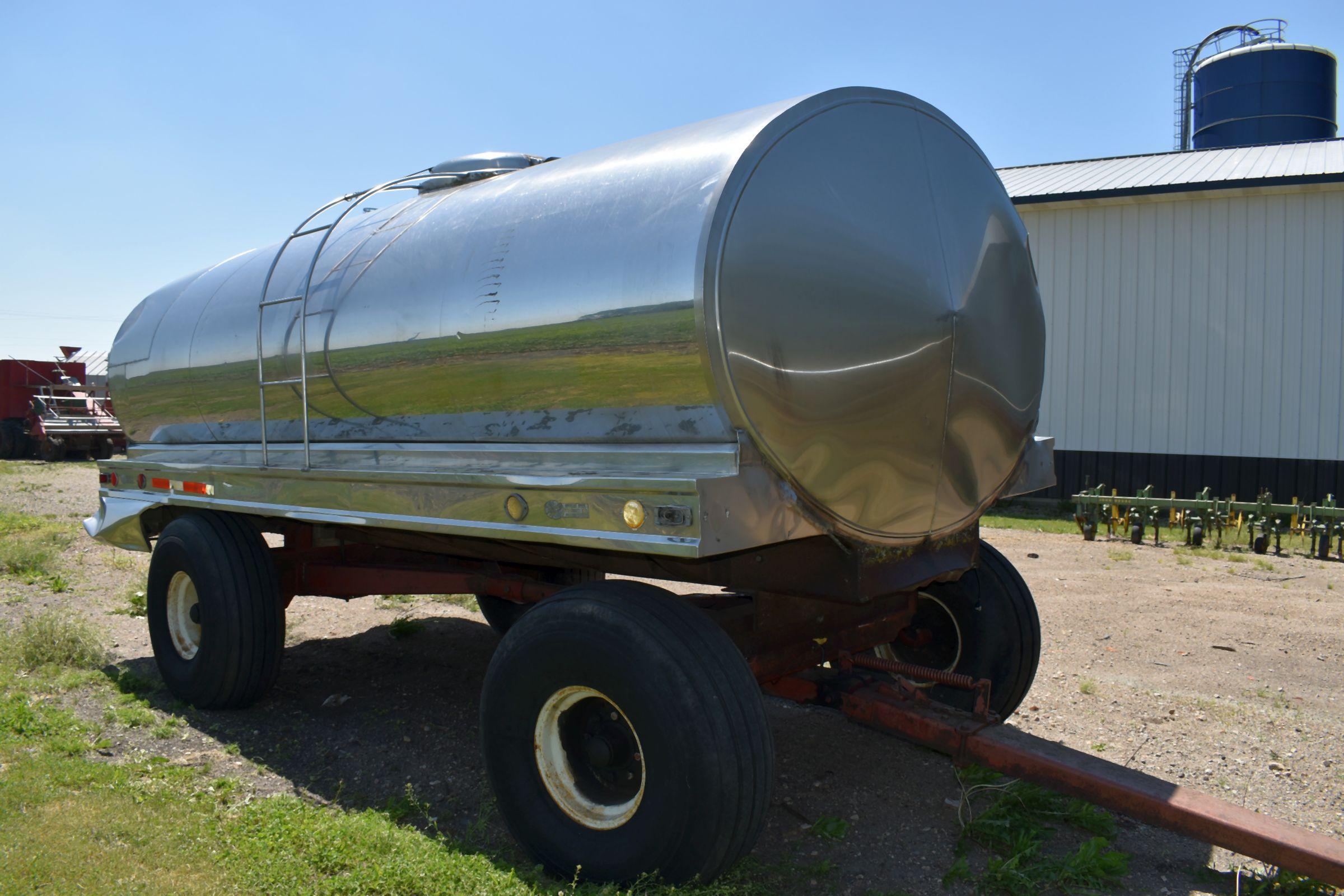 2600 Gallon Stainless Steel Tanker/Water Wagon On E-Z Trail 12 Ton Gear With Rear Brakes