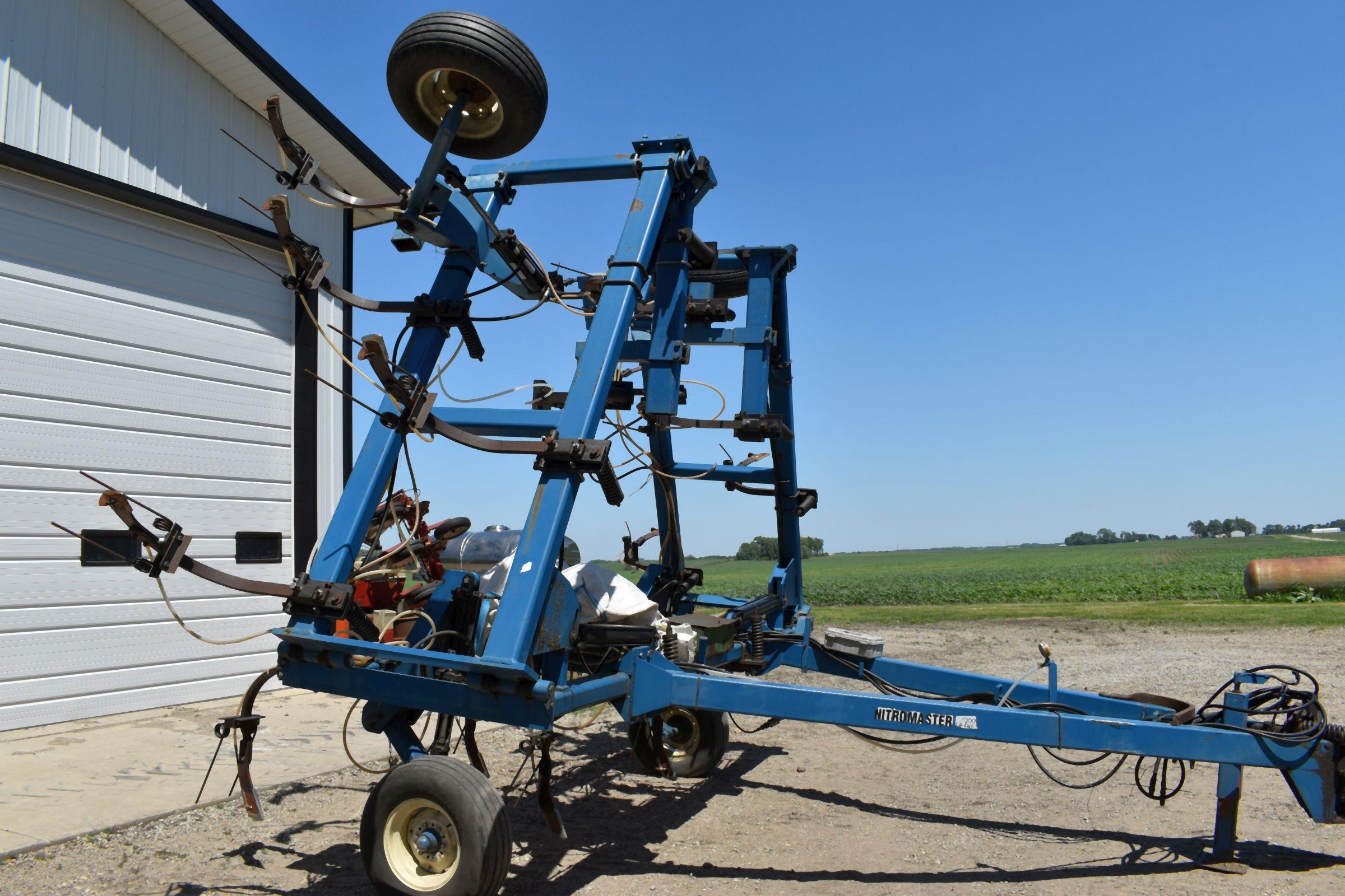 Nitro Master 7000 Series Applicator 17 Shank, 42.5’, Hiniker Cooler, Flow Meter Monitor, Rear Hitch