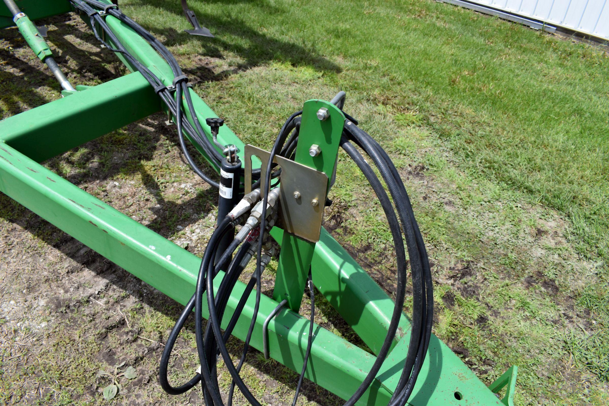 John Deere 980 Field Cultivator, 3 Bar Tine Harrow, 28.5’, Depth Control, 7.5” Sweeps, Knock On/Off,