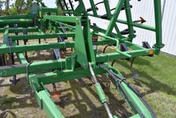 John Deere 980 Field Cultivator, 3 Bar Tine Harrow, 28.5’, Depth Control, 7.5” Sweeps, Knock On/Off,