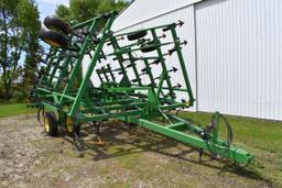 John Deere 980 Field Cultivator, 3 Bar Tine Harrow, 28.5’, Depth Control, 7.5” Sweeps, Knock On/Off,