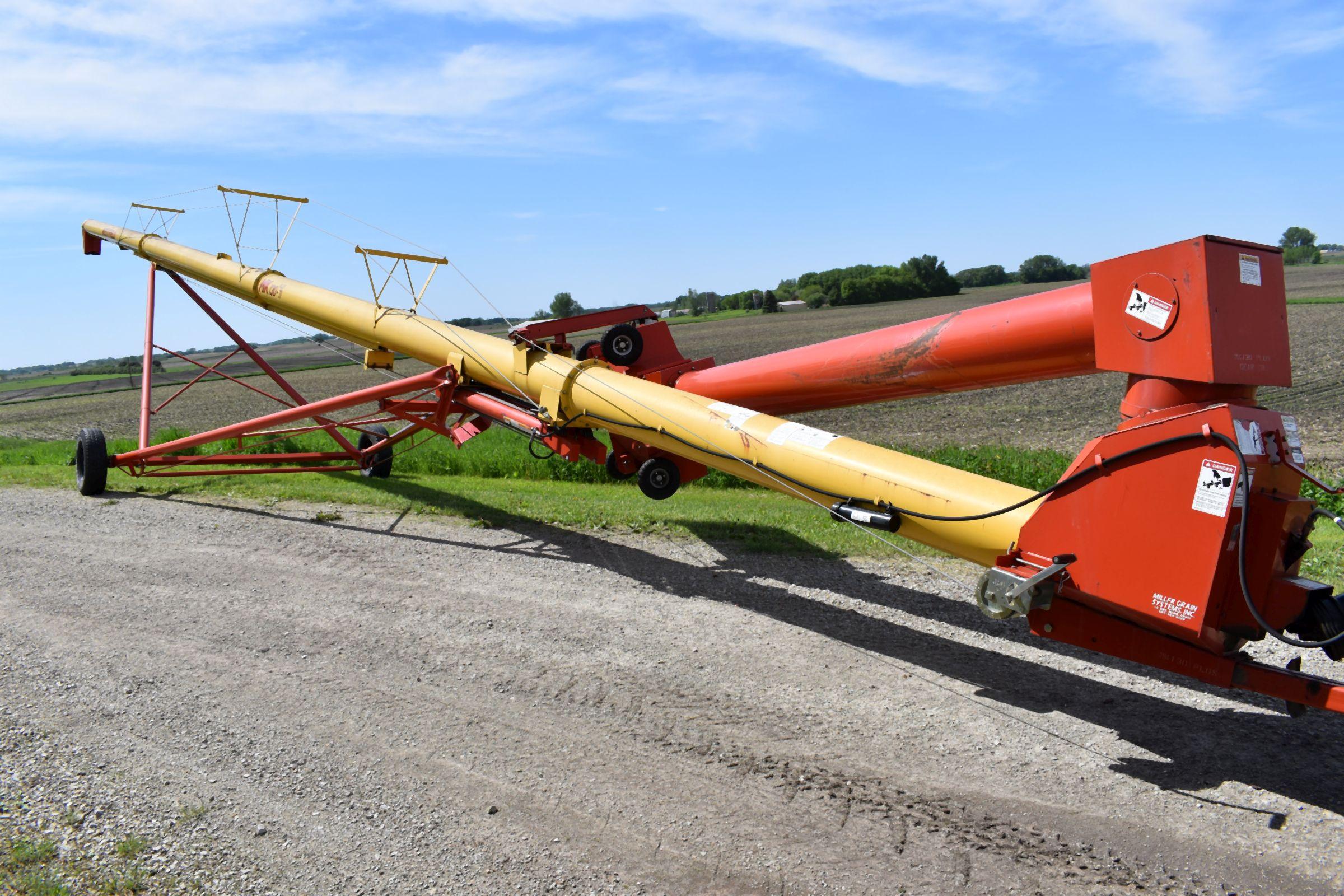 Westfield MK130-71 Plus Swing Hopper Auger 13”x71’, Hyd Lift, 540PTO, Like New