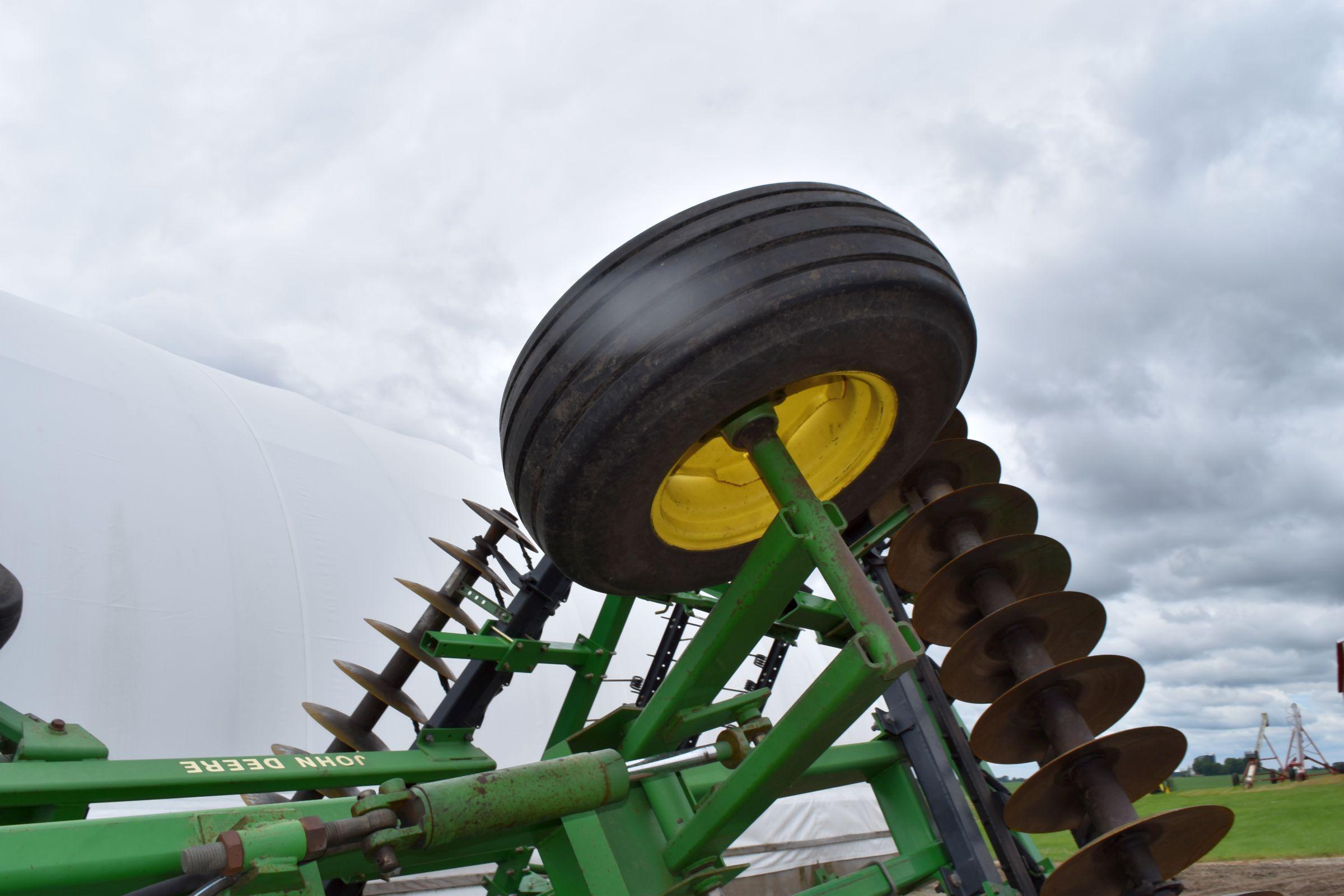 John Deere 630 Disc 20.5’, Walking Tandems On Main Frame, Depth Control, 21” Blades, 3 Bar Harrow, S