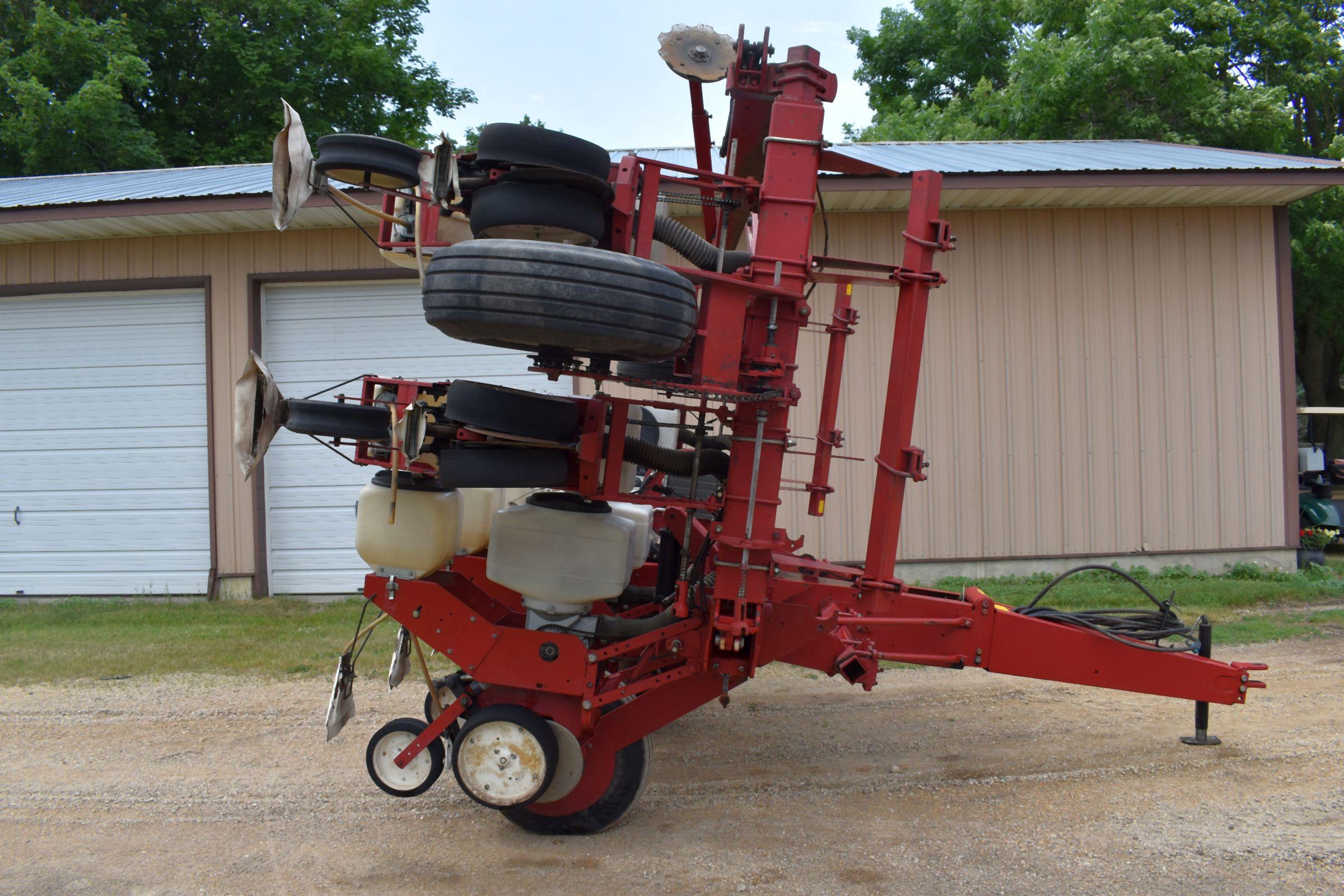 White 5100 Planter 8 Row 30”, Dry Fertilizer, Vertical Fold, Herb & Insect Boxes, Markers, One Owner