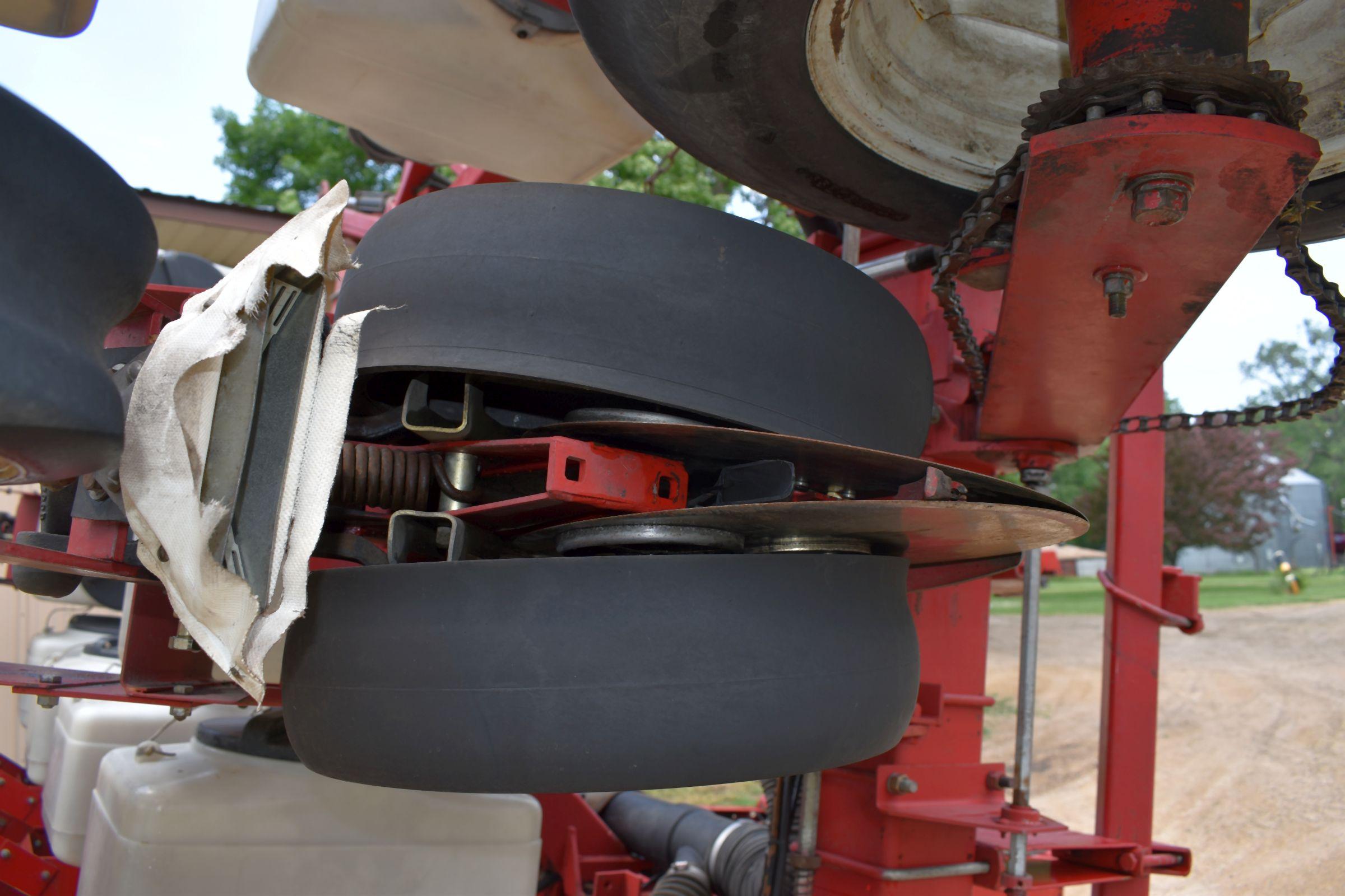 White 5100 Planter 8 Row 30”, Dry Fertilizer, Vertical Fold, Herb & Insect Boxes, Markers, One Owner