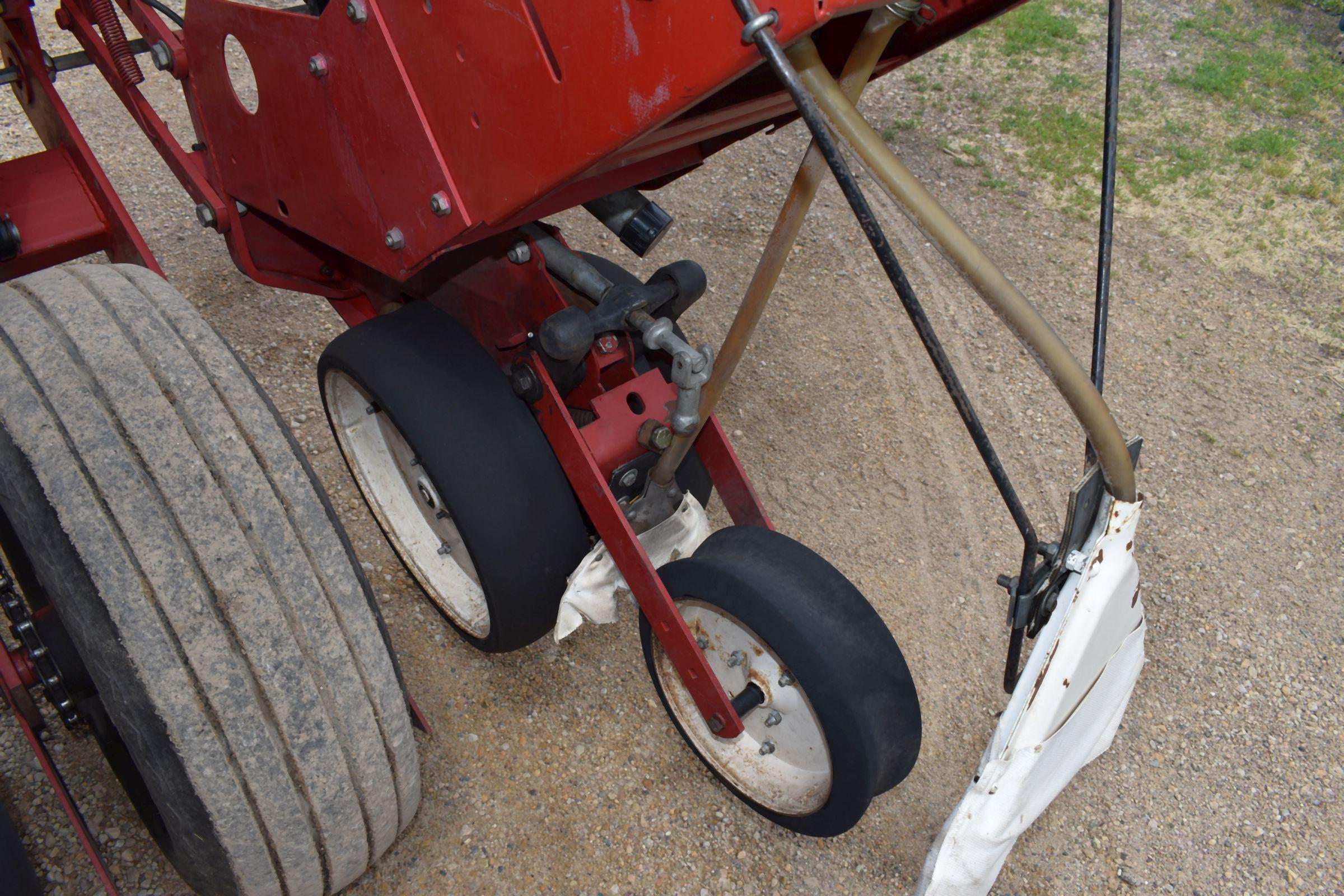 White 5100 Planter 8 Row 30”, Dry Fertilizer, Vertical Fold, Herb & Insect Boxes, Markers, One Owner