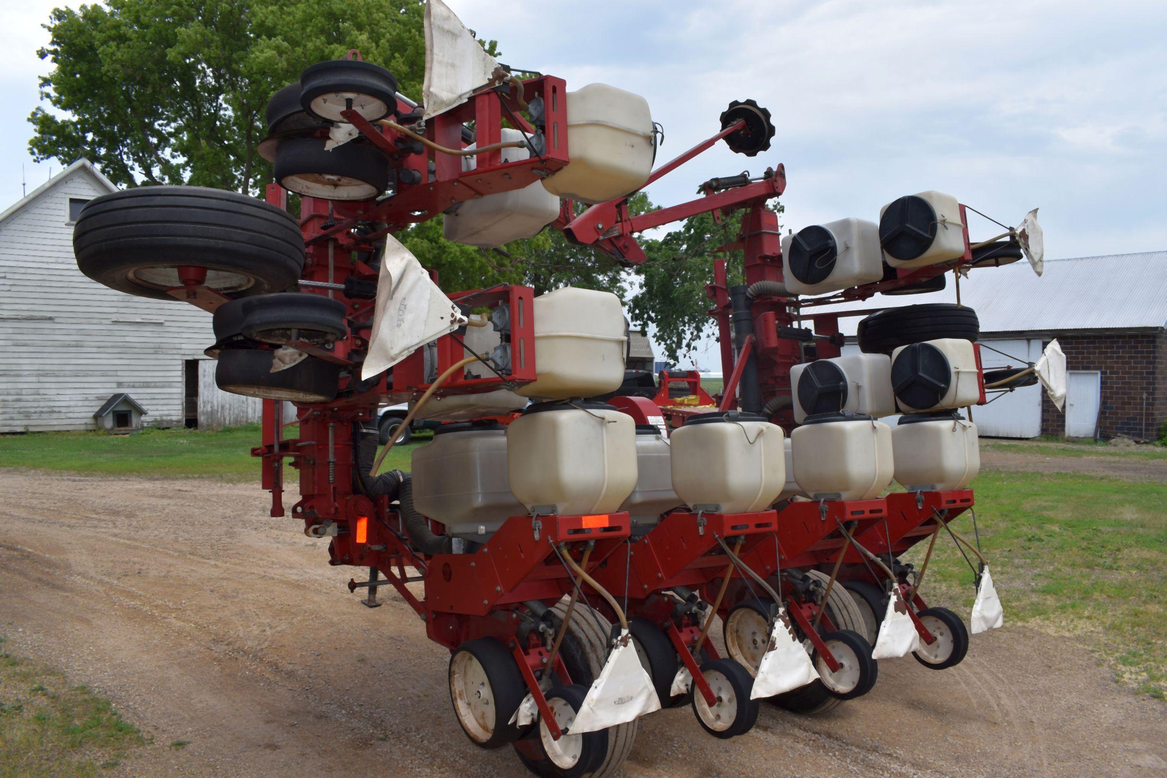 White 5100 Planter 8 Row 30”, Dry Fertilizer, Vertical Fold, Herb & Insect Boxes, Markers, One Owner