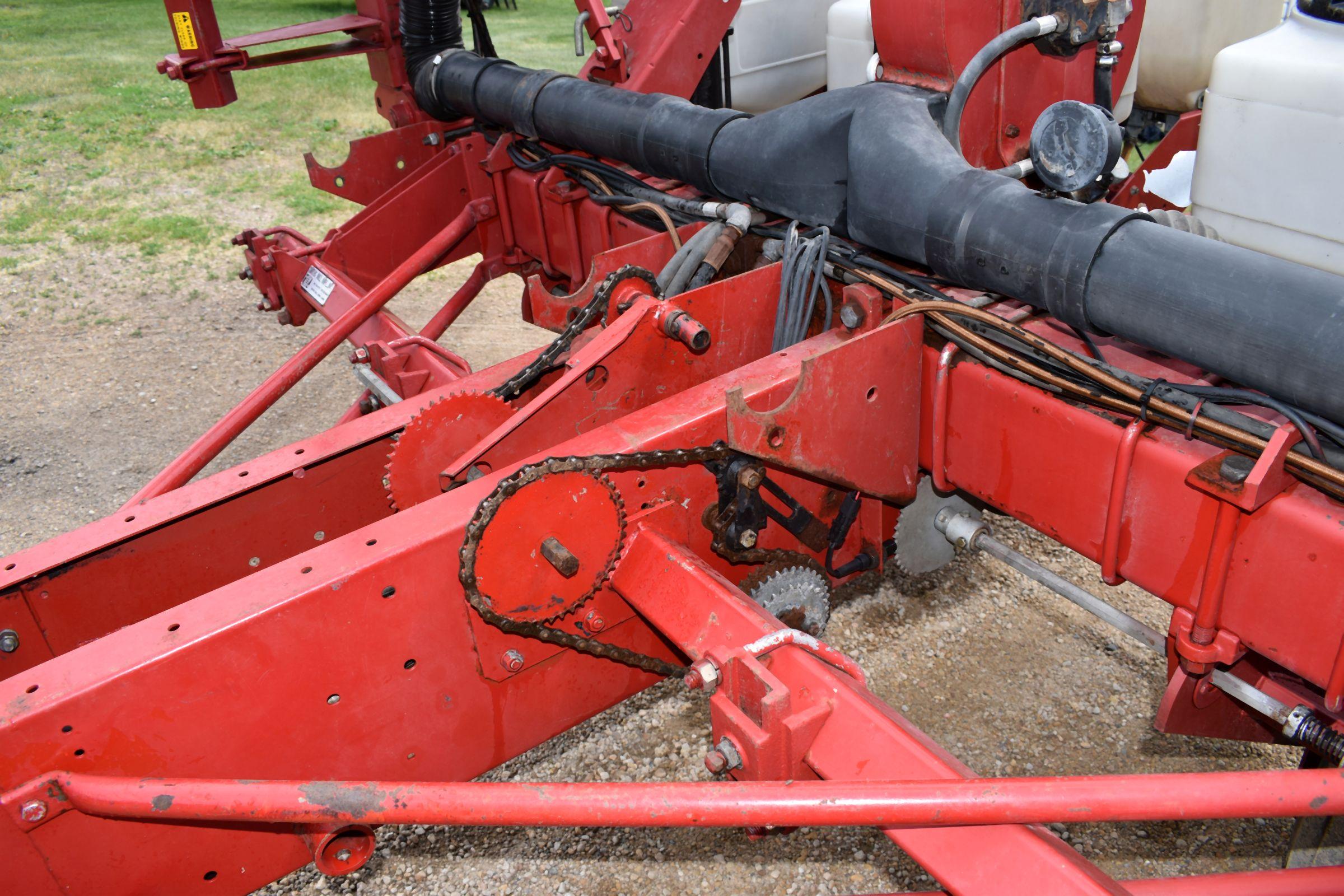 White 5100 Planter 8 Row 30”, Dry Fertilizer, Vertical Fold, Herb & Insect Boxes, Markers, One Owner