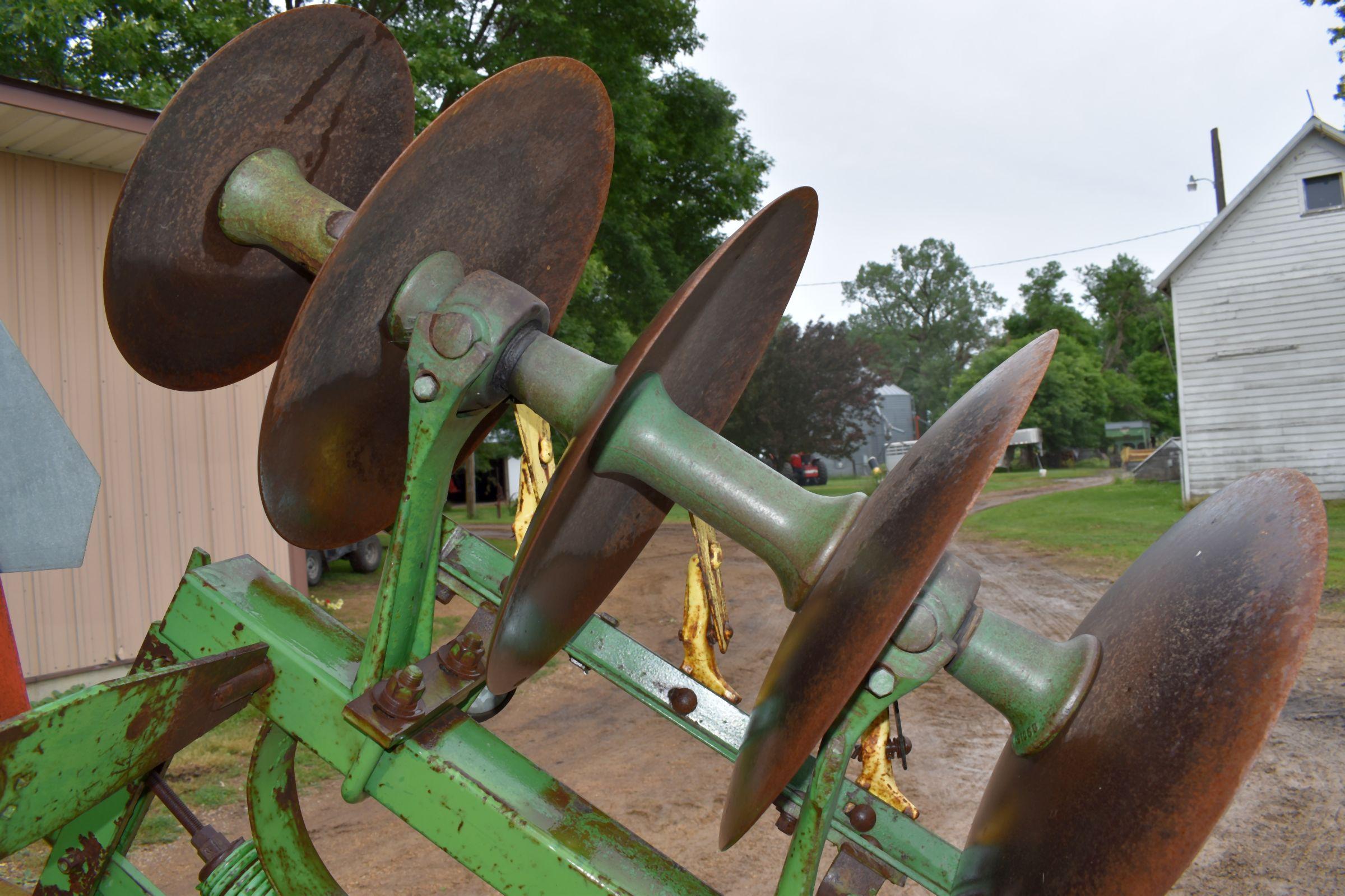 John Deere BWF Tandem Disc, 21.5’, Scrapers, Front Cone Disc, Tandem Wheels, In Transport No Lift Cy