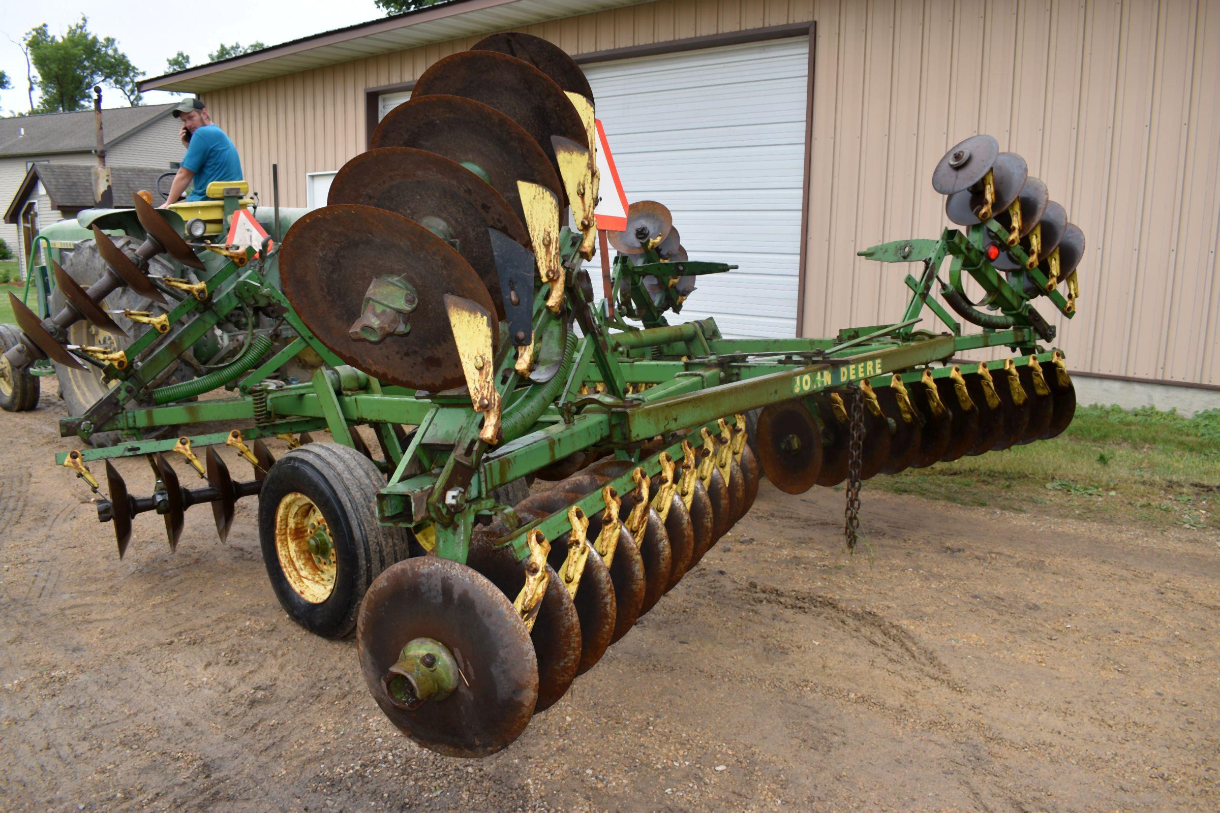 John Deere BWF Tandem Disc, 21.5’, Scrapers, Front Cone Disc, Tandem Wheels, In Transport No Lift Cy