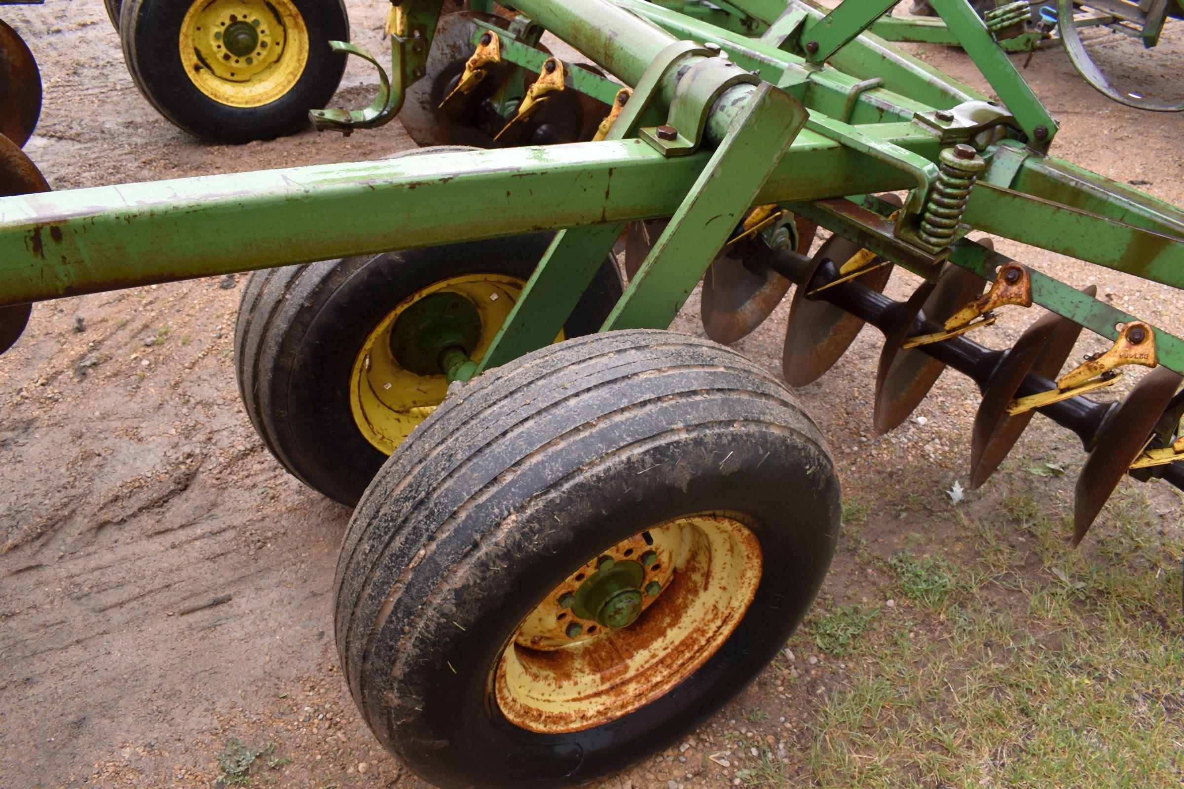 John Deere BWF Tandem Disc, 21.5’, Scrapers, Front Cone Disc, Tandem Wheels, In Transport No Lift Cy