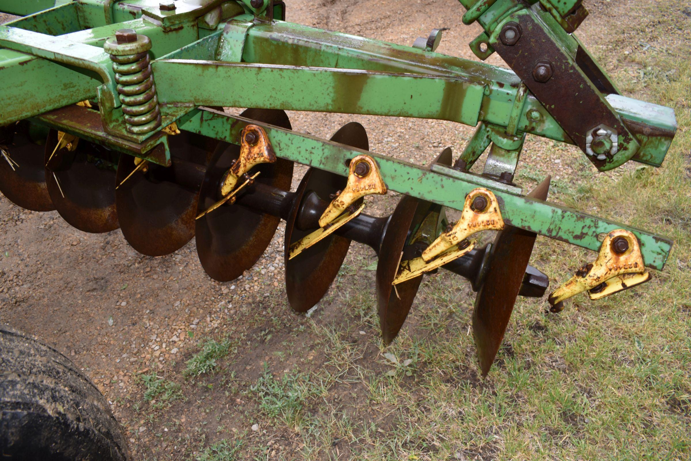 John Deere BWF Tandem Disc, 21.5’, Scrapers, Front Cone Disc, Tandem Wheels, In Transport No Lift Cy